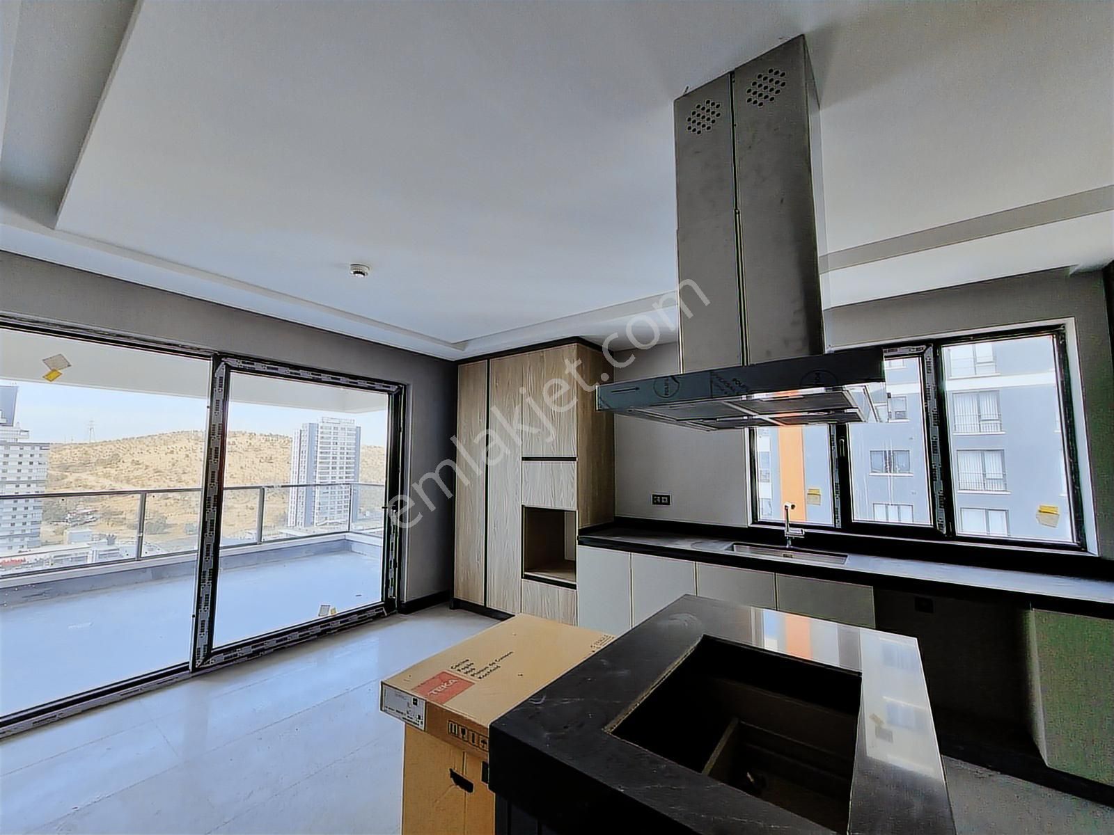 Ovacık Merkezde Lüks Site İçerisinde 4+1 Daire Realty Gate'ten