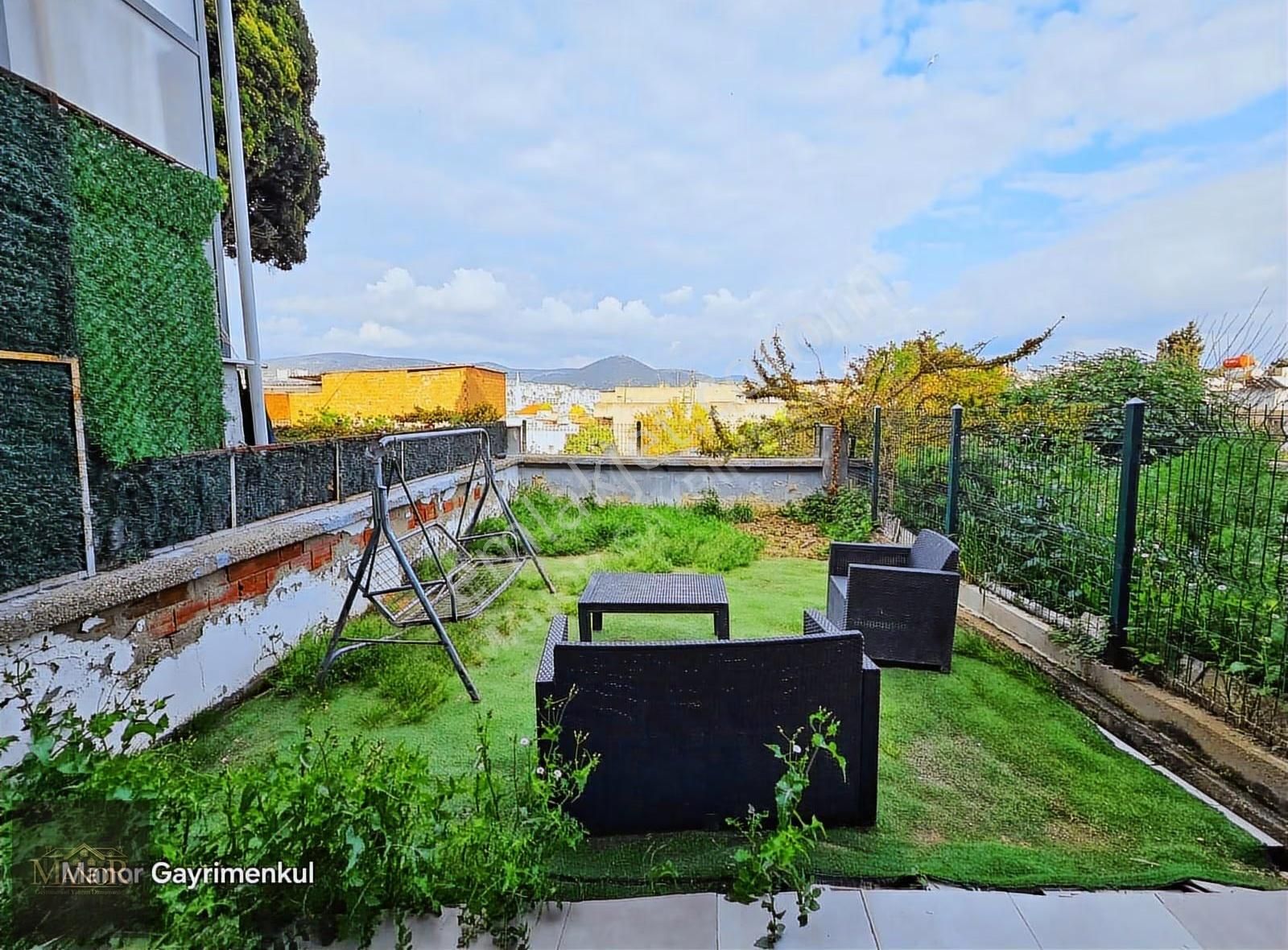 Kuşadası Camiatik Mah.bahçeli Eşyalı 1+1 Bahçe Katı Daire