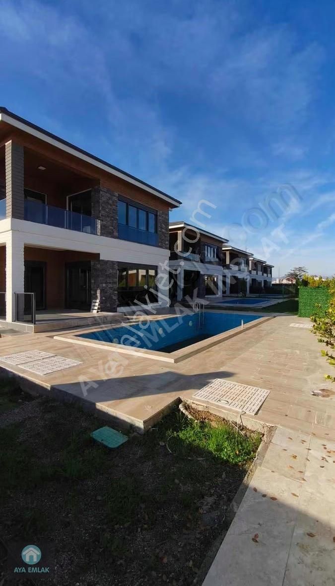 Altınkalede Siteler Bölgesinde Satılık Müstakil Havuzlu Villa - Görsel 3