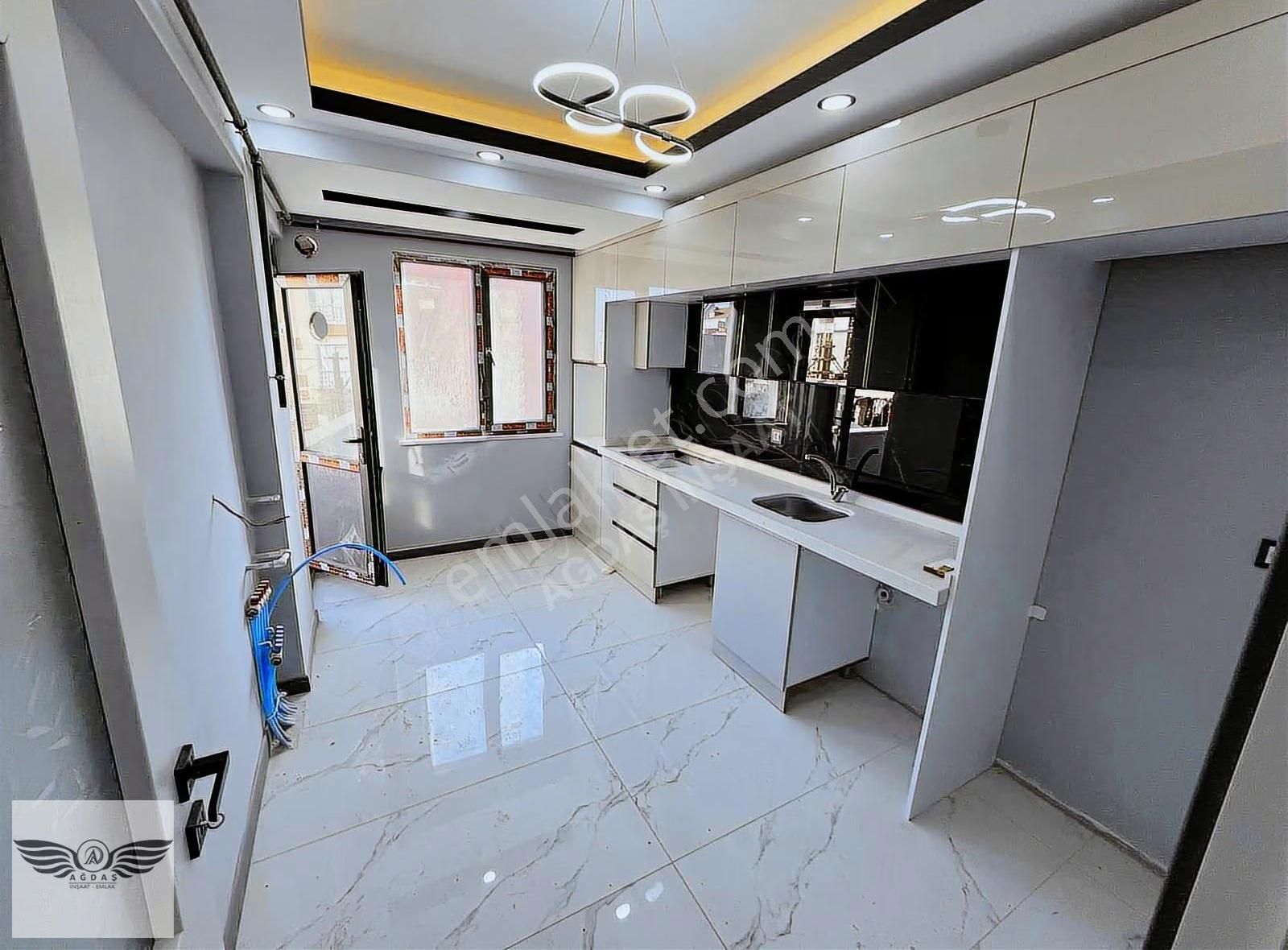 Merkezi Konumda 2+1 Ön Cephe Sıfır Lüks Satılık Daire