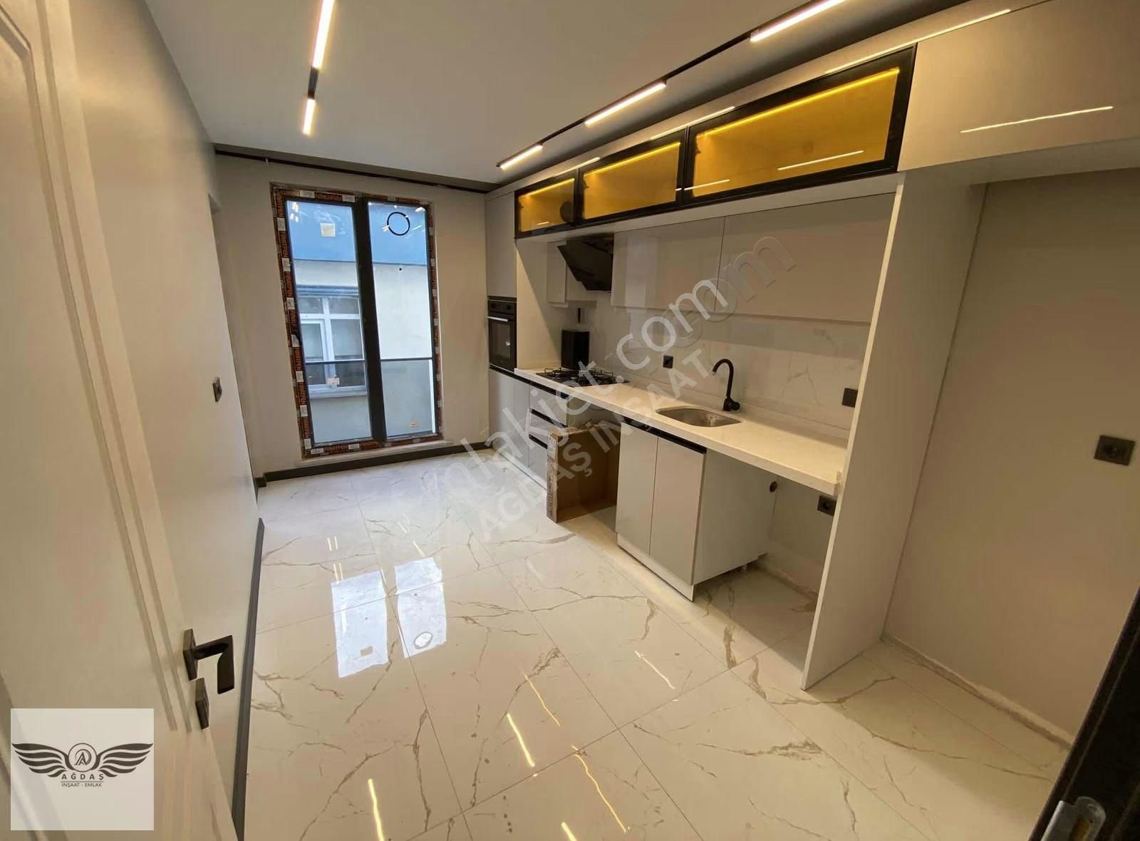 Merkezi Konumda Lüks 3+1 Sıfır İskanlı Daire - Görsel 7