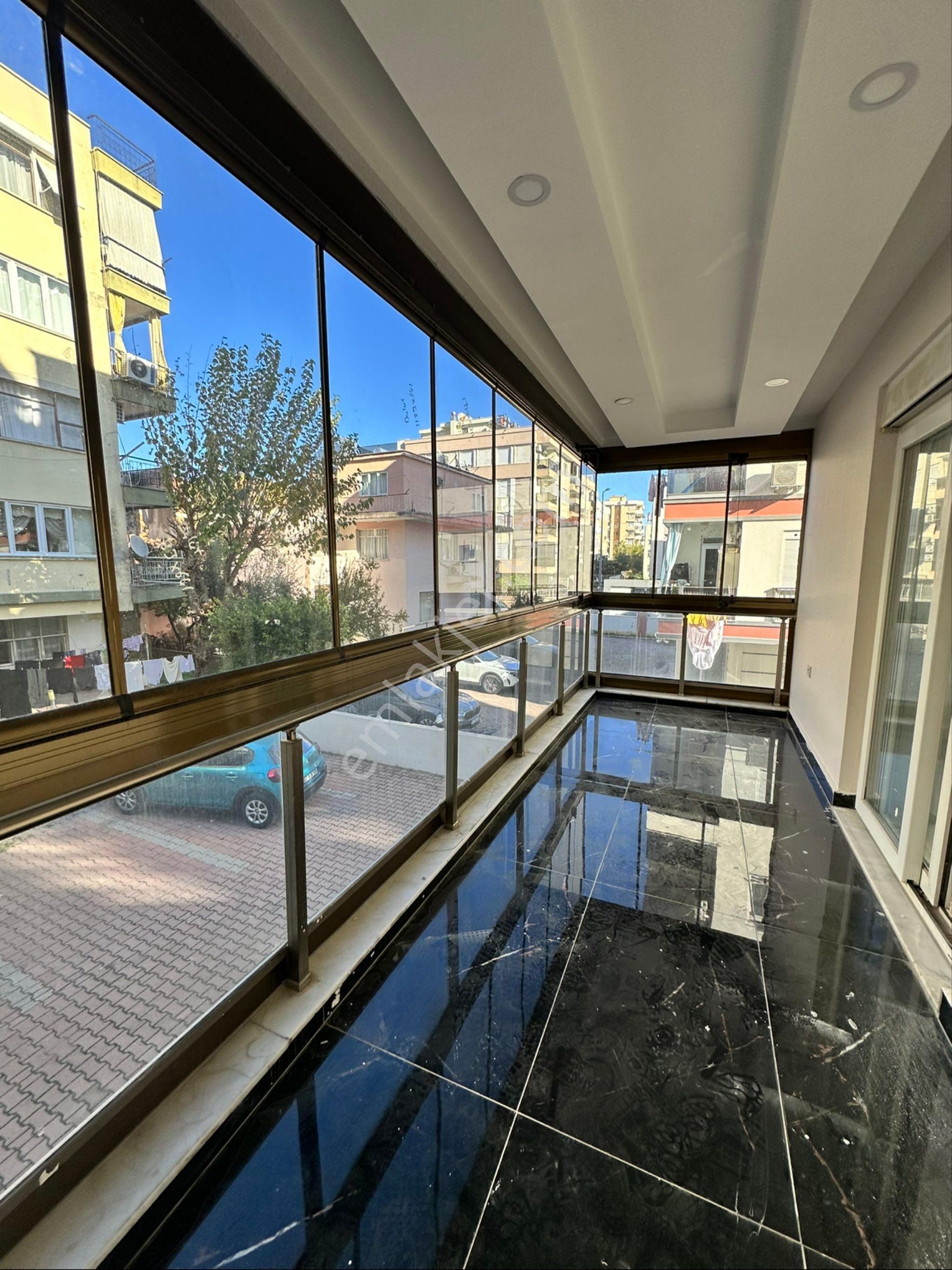 Meydankavağı’nda Asansörlü Havuzlu Katta Satılık 2+1 Daire