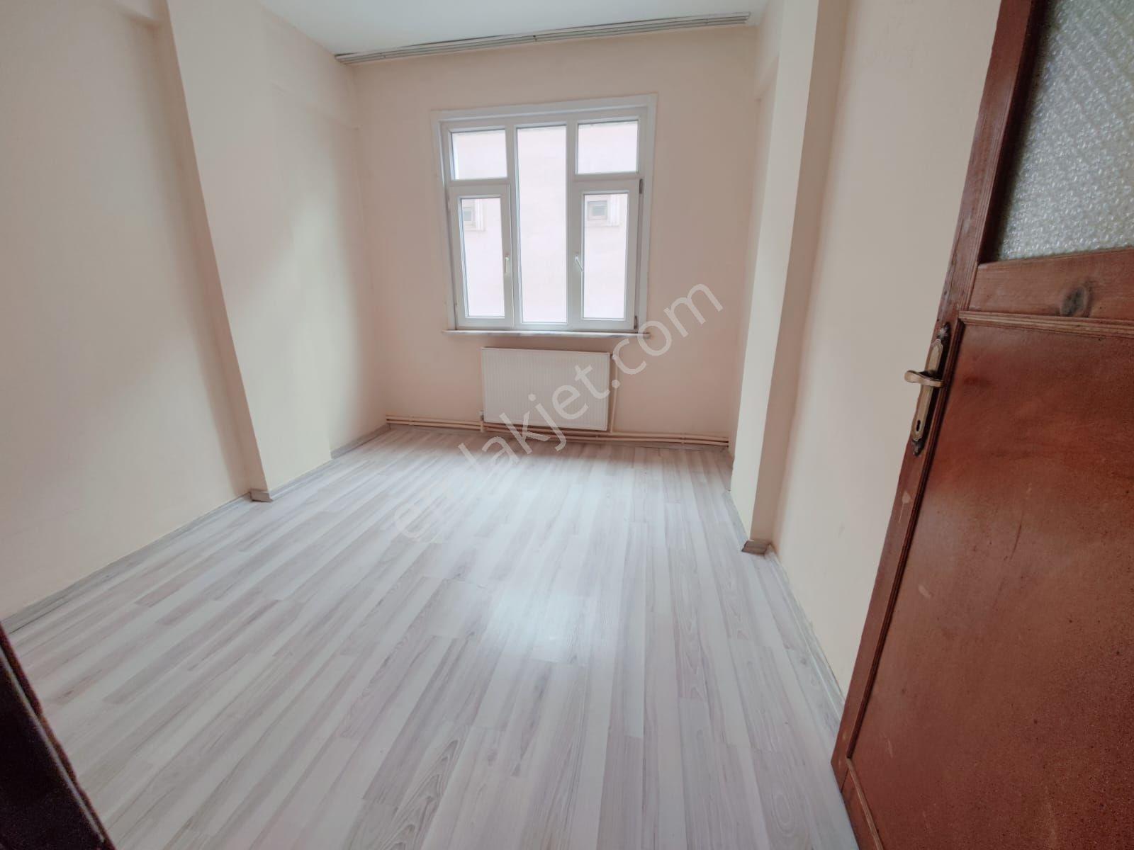 Cemil Cadde Üzerinde 2 Ci Kat 2+1 110 M2 Kombili Balkonlu - Görsel 13