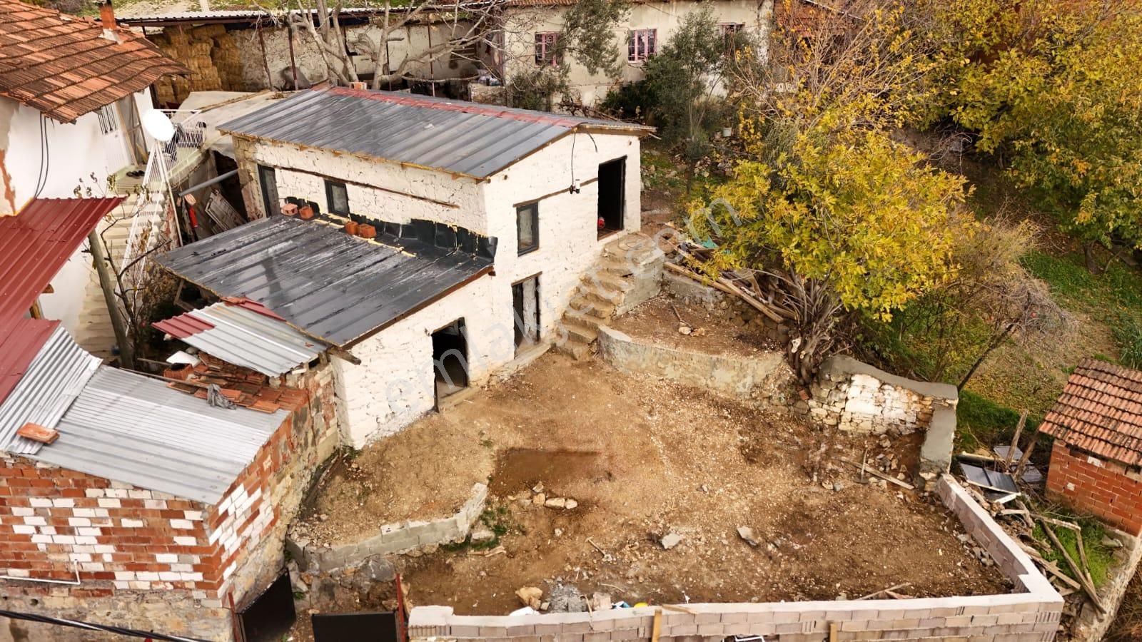 İzmir Bergama Topallar Köyünde Restore Edilmiş Göl Manzaralı Köy Evi - Görsel 6