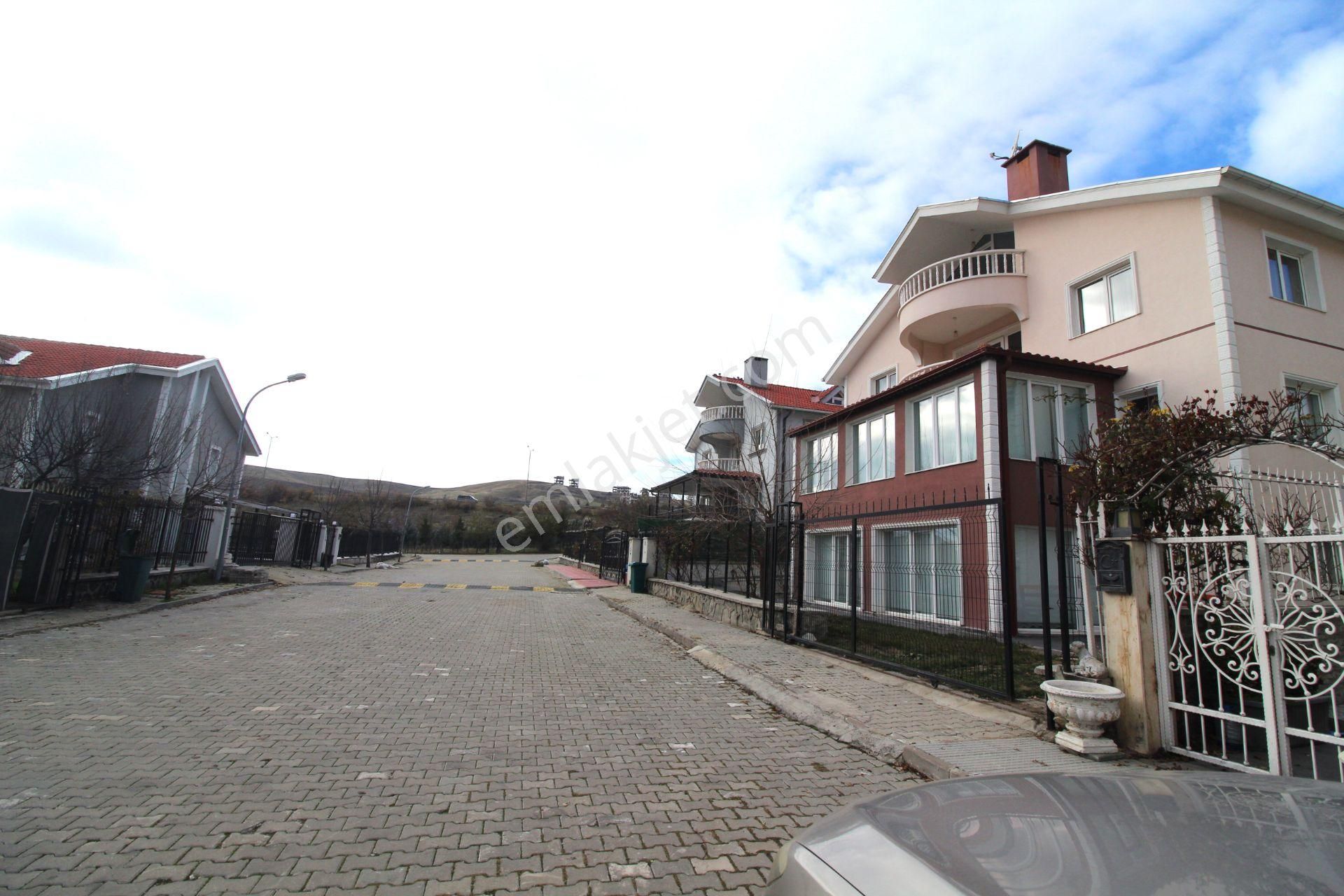 Kiralık Villa 5+2 470m2 Özlükent Sitesi Alacaatlı Yaşamkent - Görsel 3