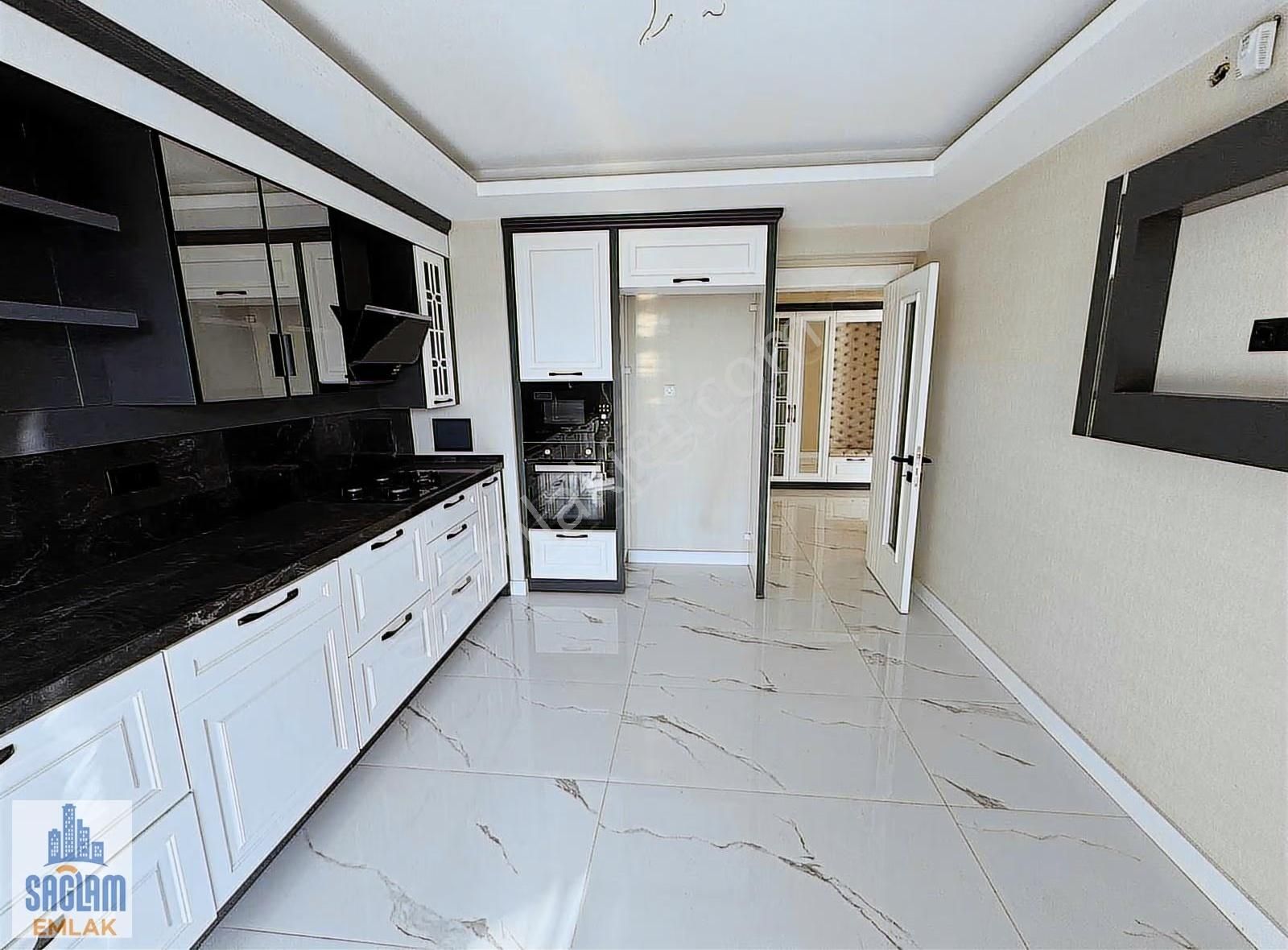 Sağlam Emlaktan Selçukluda Satılık Ultra Lüks 4+1 Daire - Görsel 13