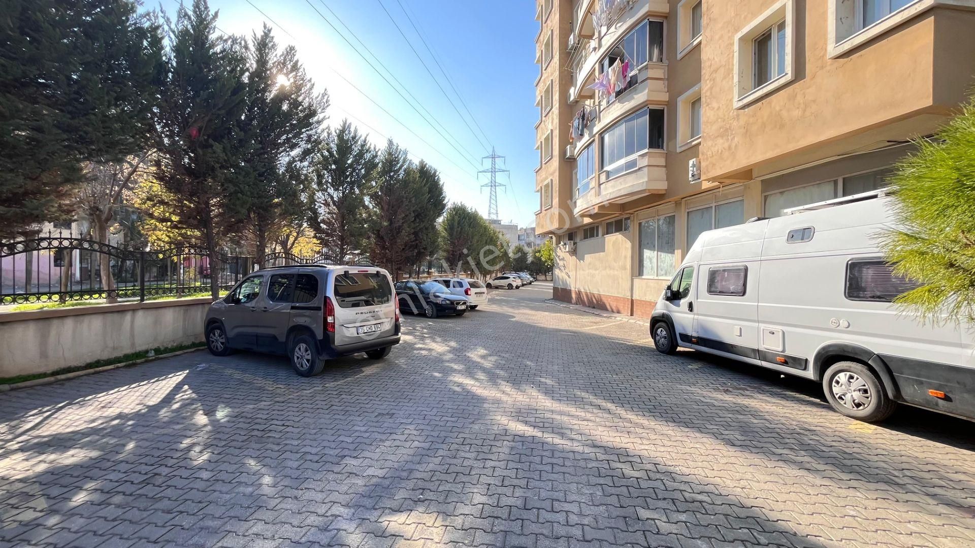 Buca Çamlıpınar Dostlar Sitesinde Satılık 3+1 Daire - Görsel 2