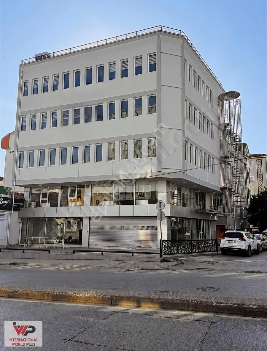 Pendik Ankara Cad.üzerinde 1.080 M² Kapalı Alanlı Satılık Bina