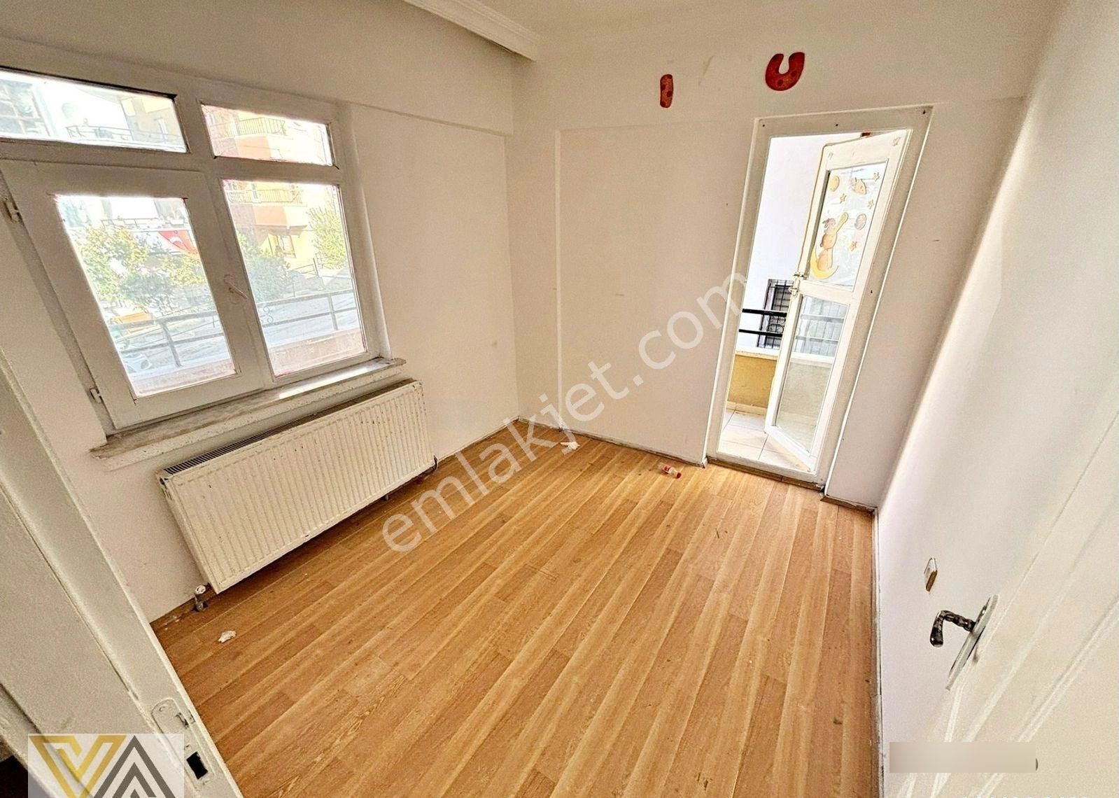 Valentia'dan Cadde Yakını Ara Katta Satılık 3+1 Daire !!! - Görsel 16