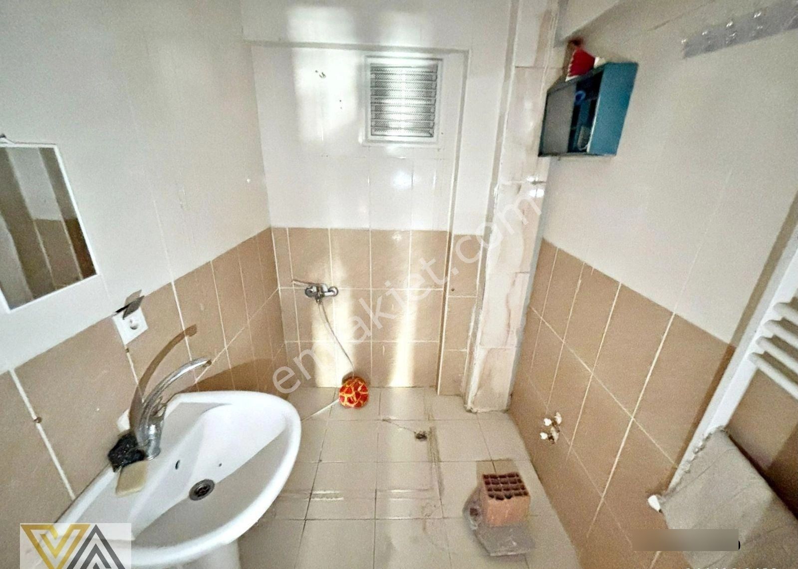 Valentia'dan Cadde Yakını Ara Katta Satılık 3+1 Daire !!! - Görsel 9