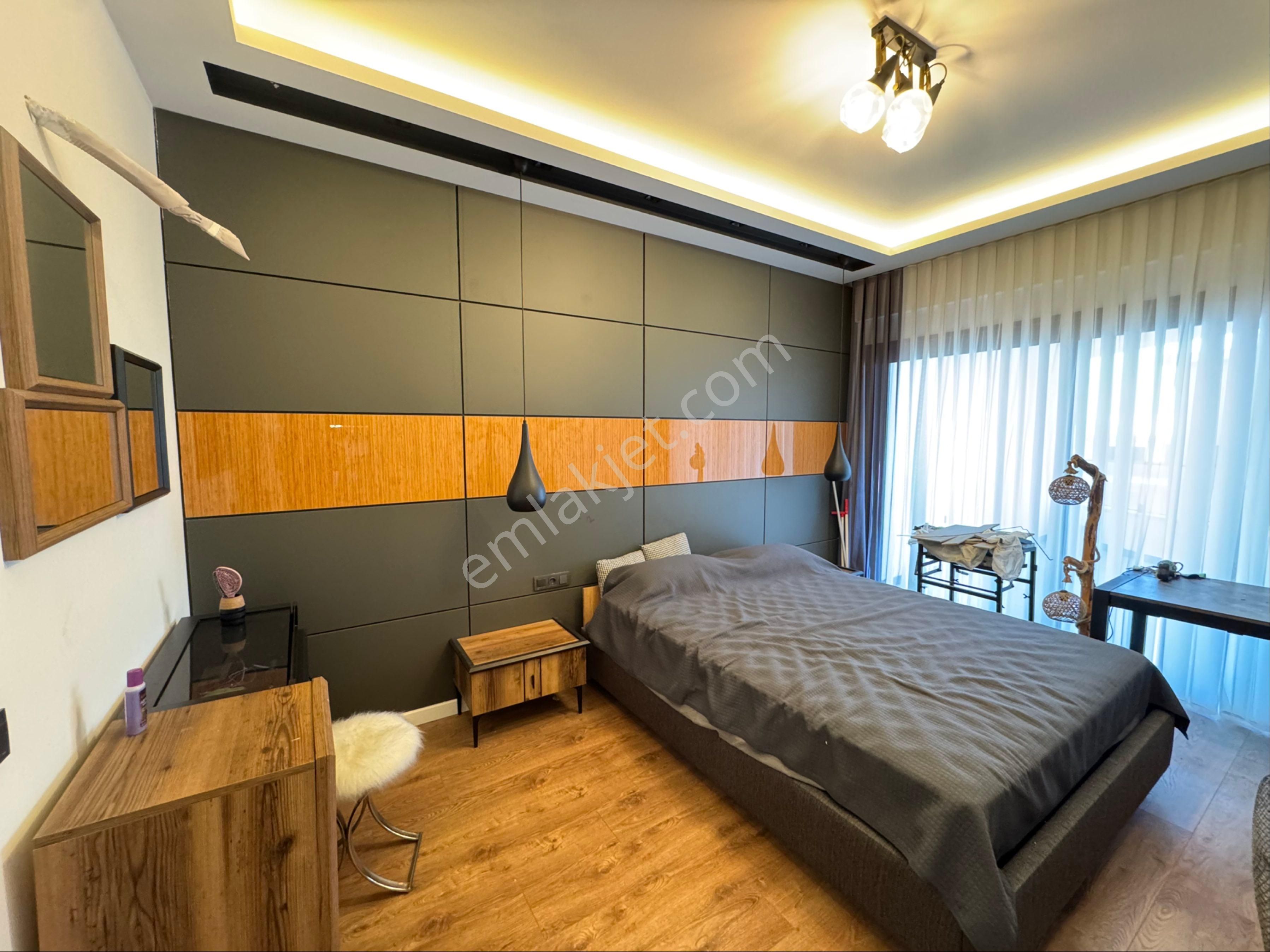 Kuşadasında Full Eşyalı Açık Kapalı Yüzme Havuzlu Özel İç Diyazynlı 3+1 Ferah Daire - Görsel 17