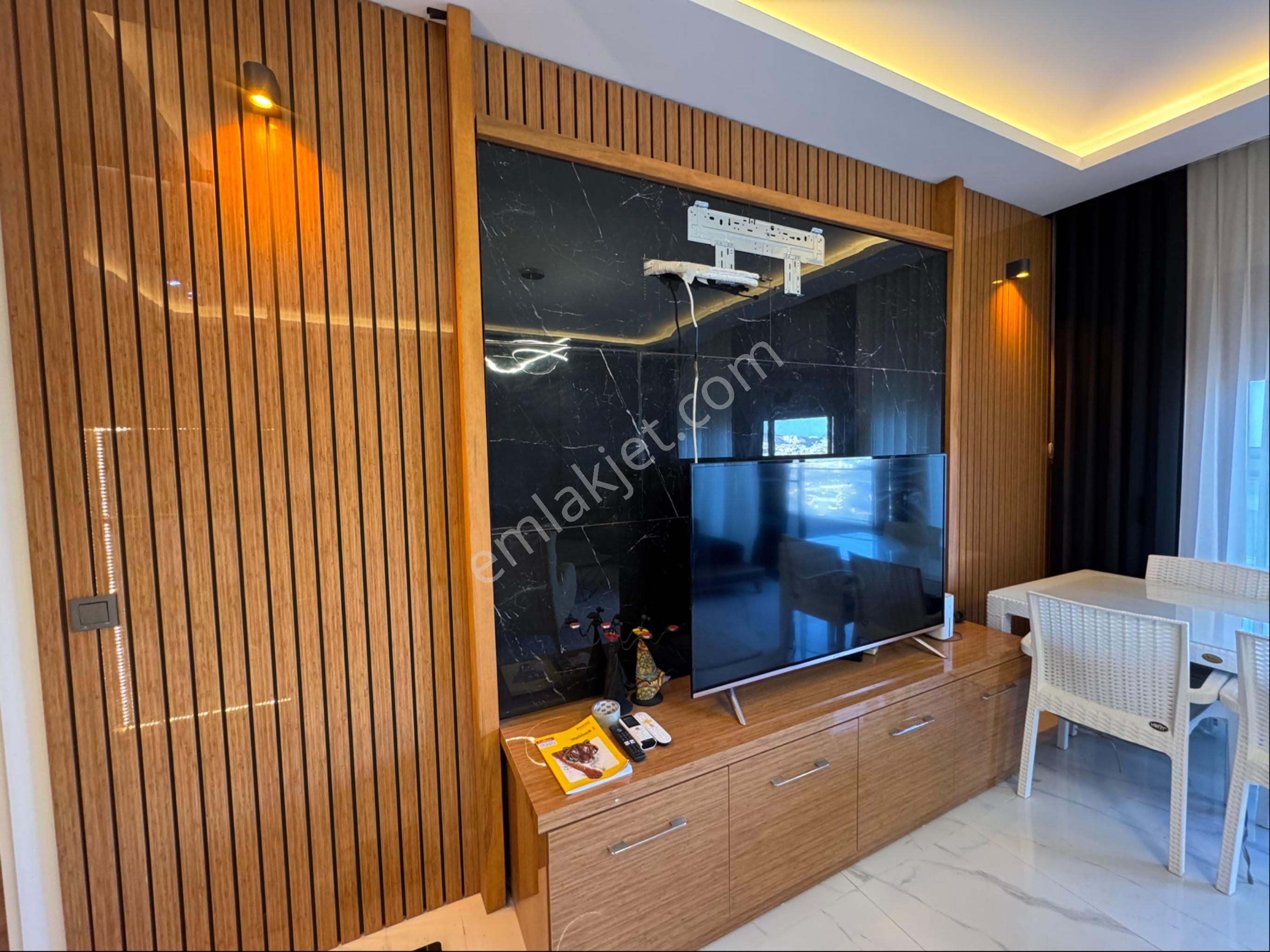 Kuşadasında Full Eşyalı Açık Kapalı Yüzme Havuzlu Özel İç Diyazynlı 3+1 Ferah Daire - Görsel 10