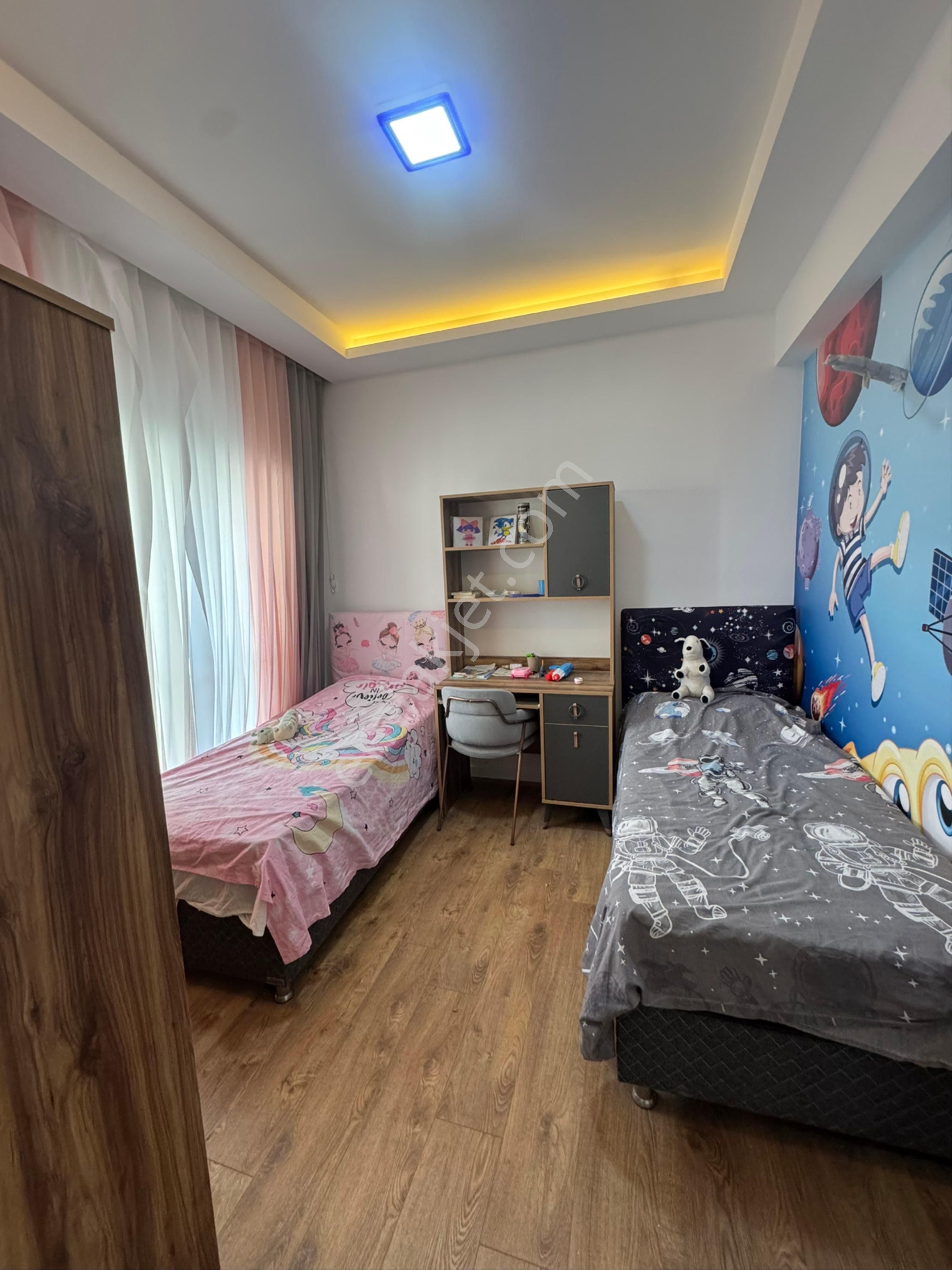 Kuşadasında Full Eşyalı Açık Kapalı Yüzme Havuzlu Özel İç Diyazynlı 3+1 Ferah Daire - Görsel 23