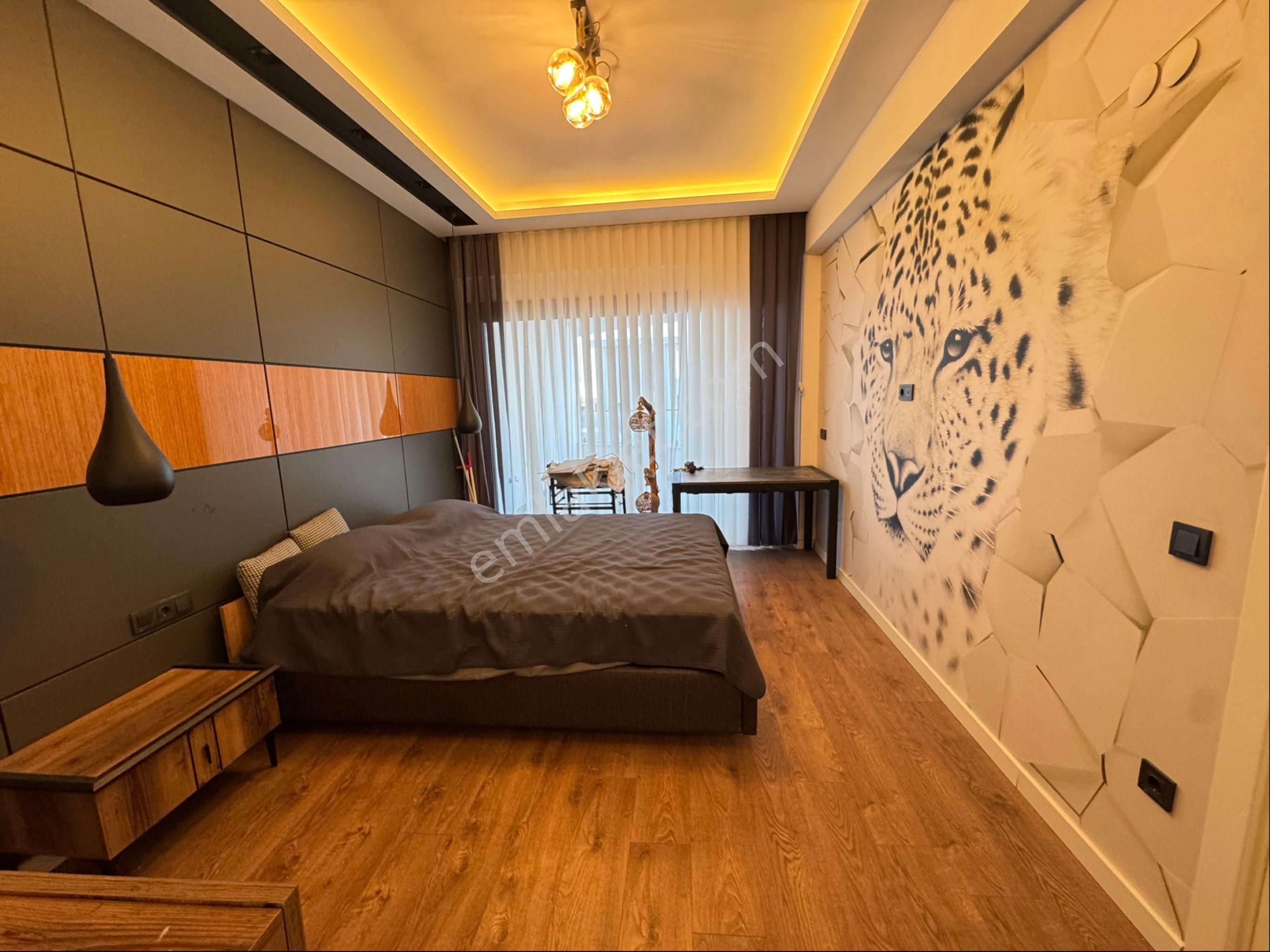 Kuşadasında Full Eşyalı Açık Kapalı Yüzme Havuzlu Özel İç Diyazynlı 3+1 Ferah Daire - Görsel 15