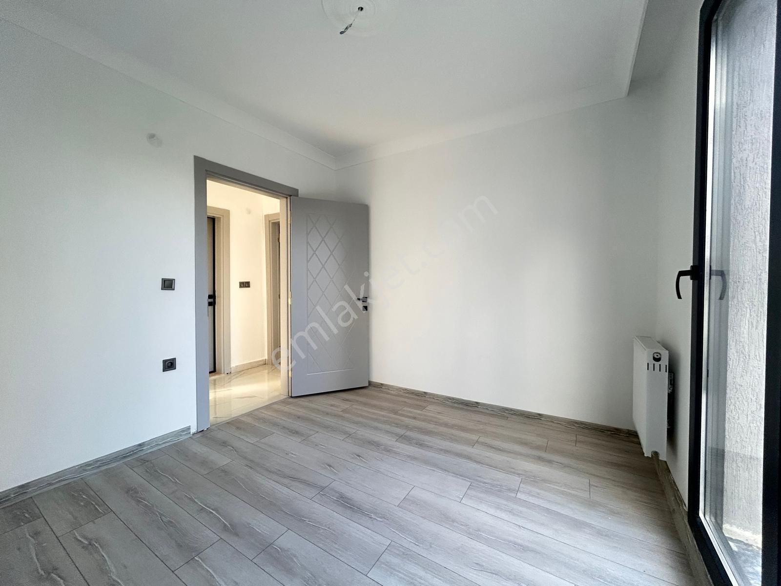 Burhaniye Bahçelievler Mahallesinde Bahçe Kullanımlı 2+1 Sıfır Daire - Görsel 24