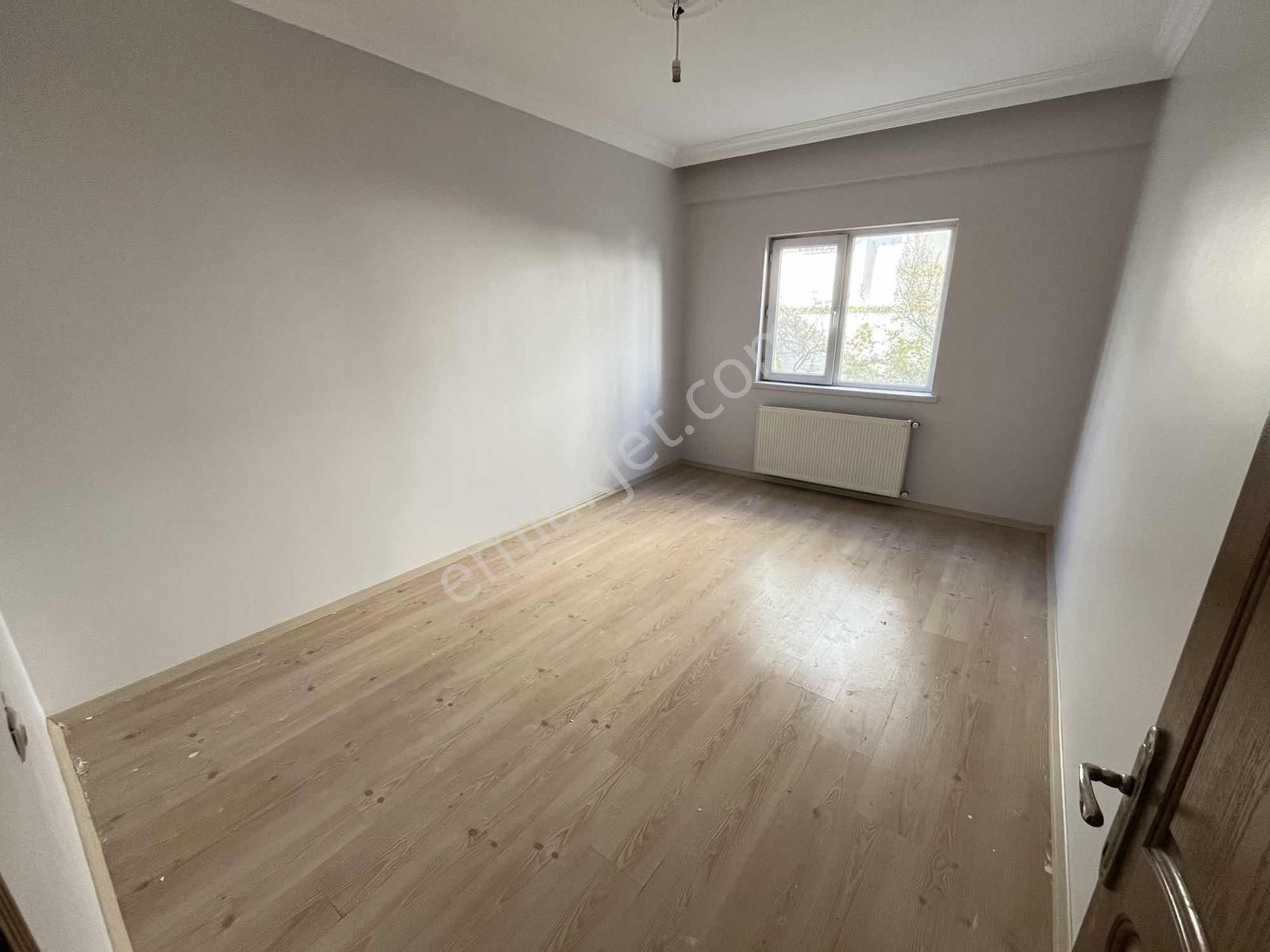 Ön Cephe Yüksek Giriş Oturuma Hazır Merkezi Konumda Daire !! - Görsel 11