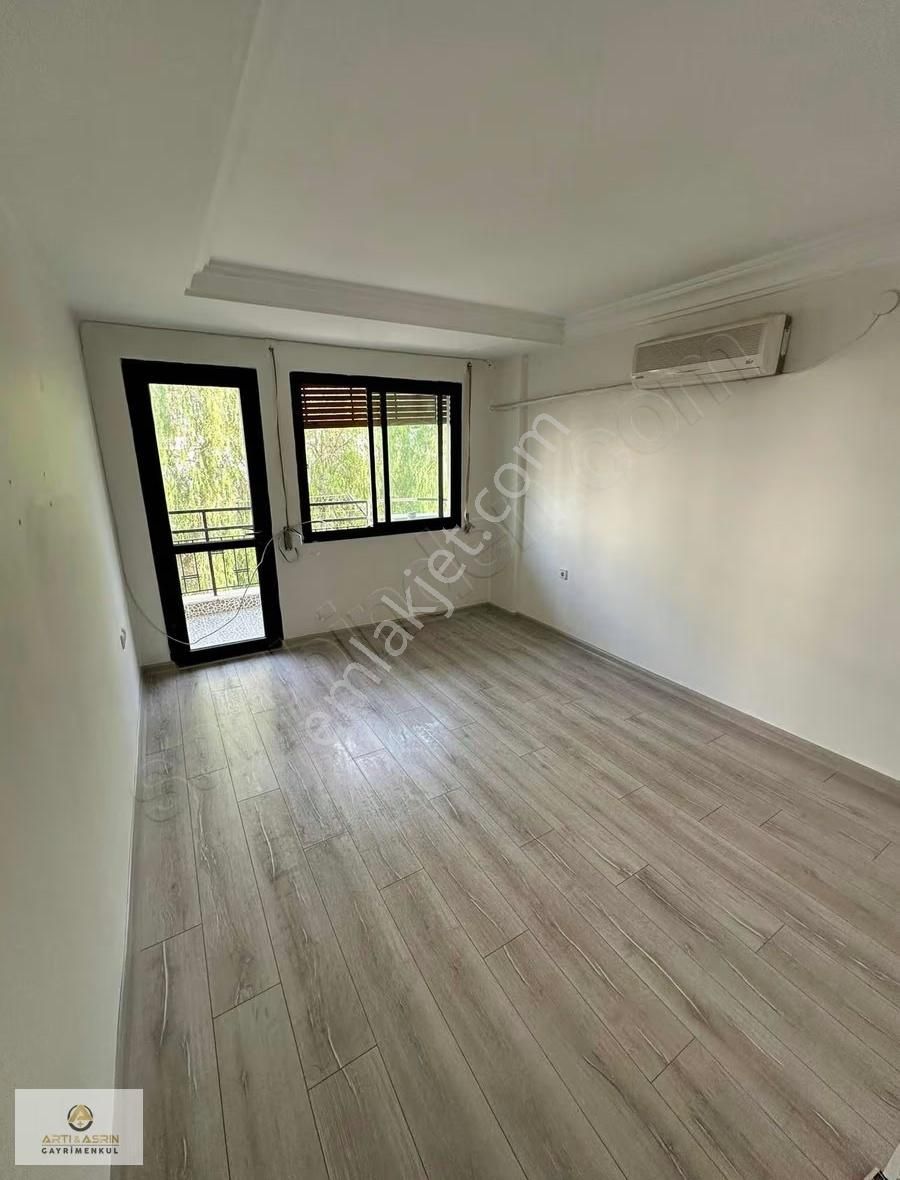 Kuşadası Marina Bölgesi Deniz Manzaralı Doğalgazlı 3+1 Daire - Görsel 3