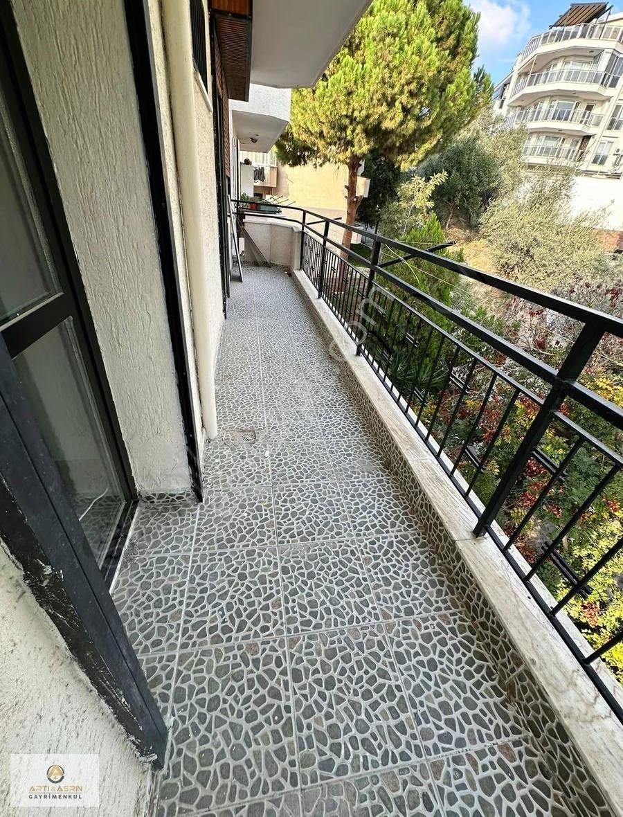 Kuşadası Marina Bölgesi Deniz Manzaralı Doğalgazlı 3+1 Daire - Görsel 7