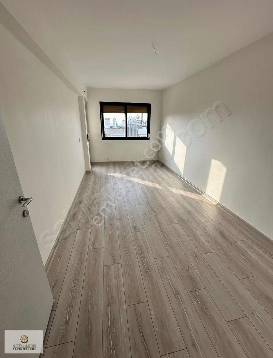 Kuşadası Marina Bölgesi Deniz Manzaralı Doğalgazlı 3+1 Daire - Görsel 4