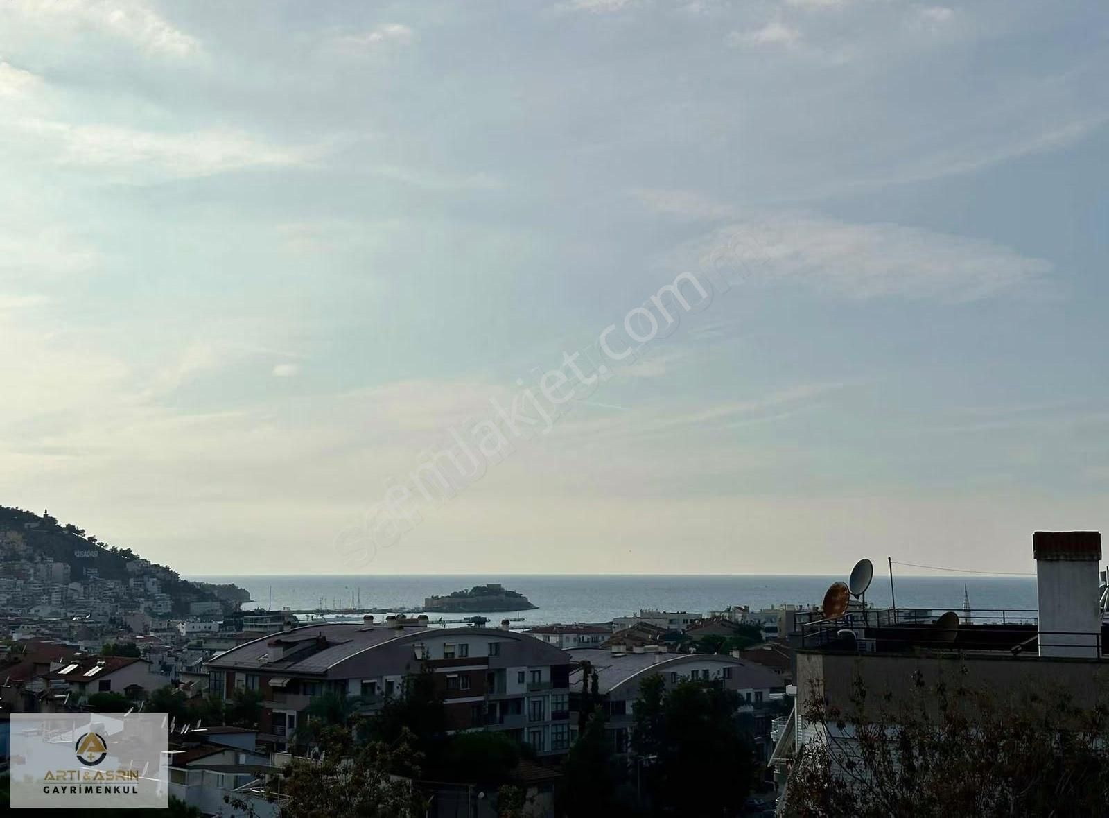 Kuşadası Marina Bölgesi Deniz Manzaralı Doğalgazlı 3+1 Daire - Görsel 18