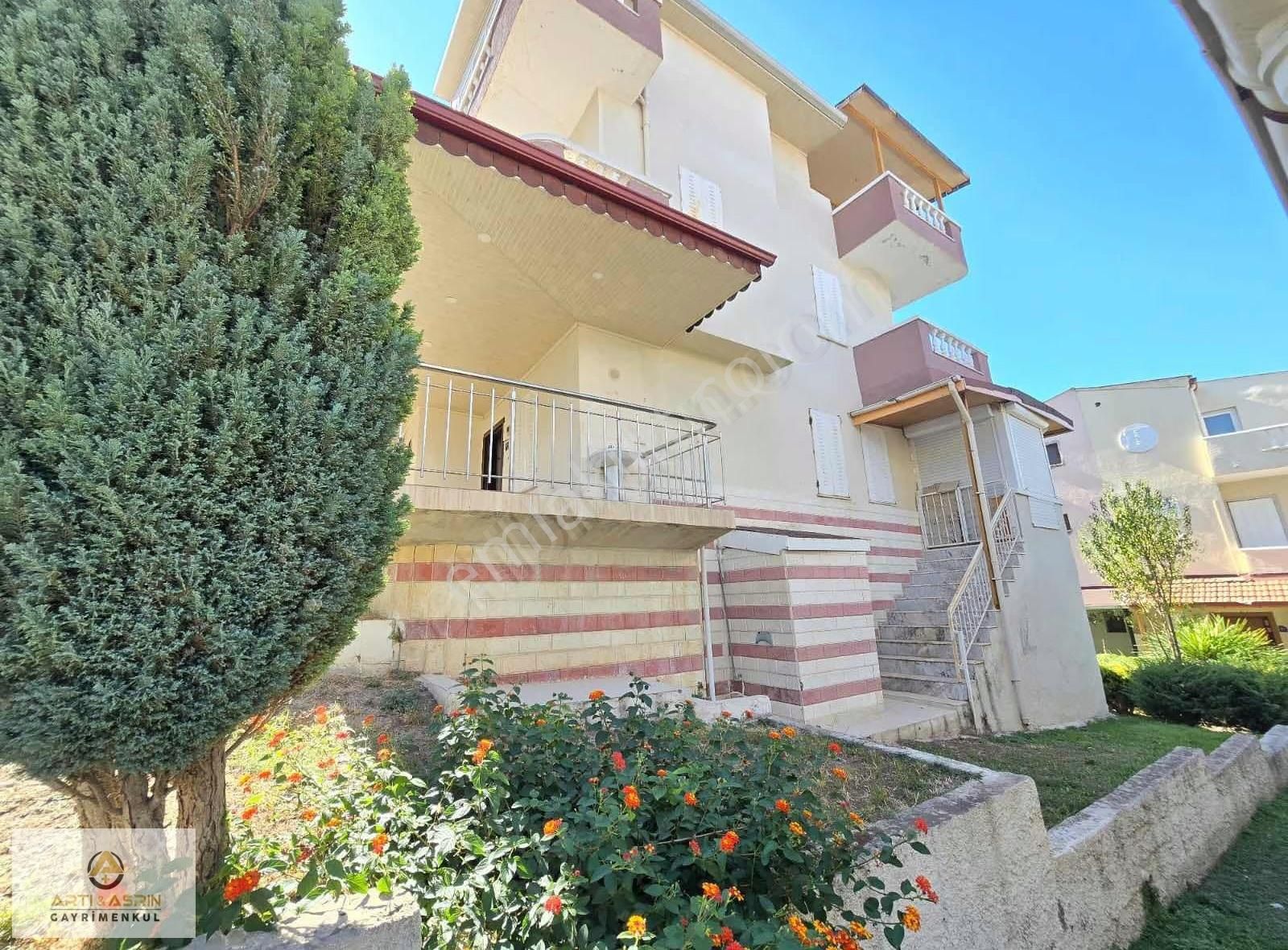 Karaova Mah Satılık 5+1 Villa