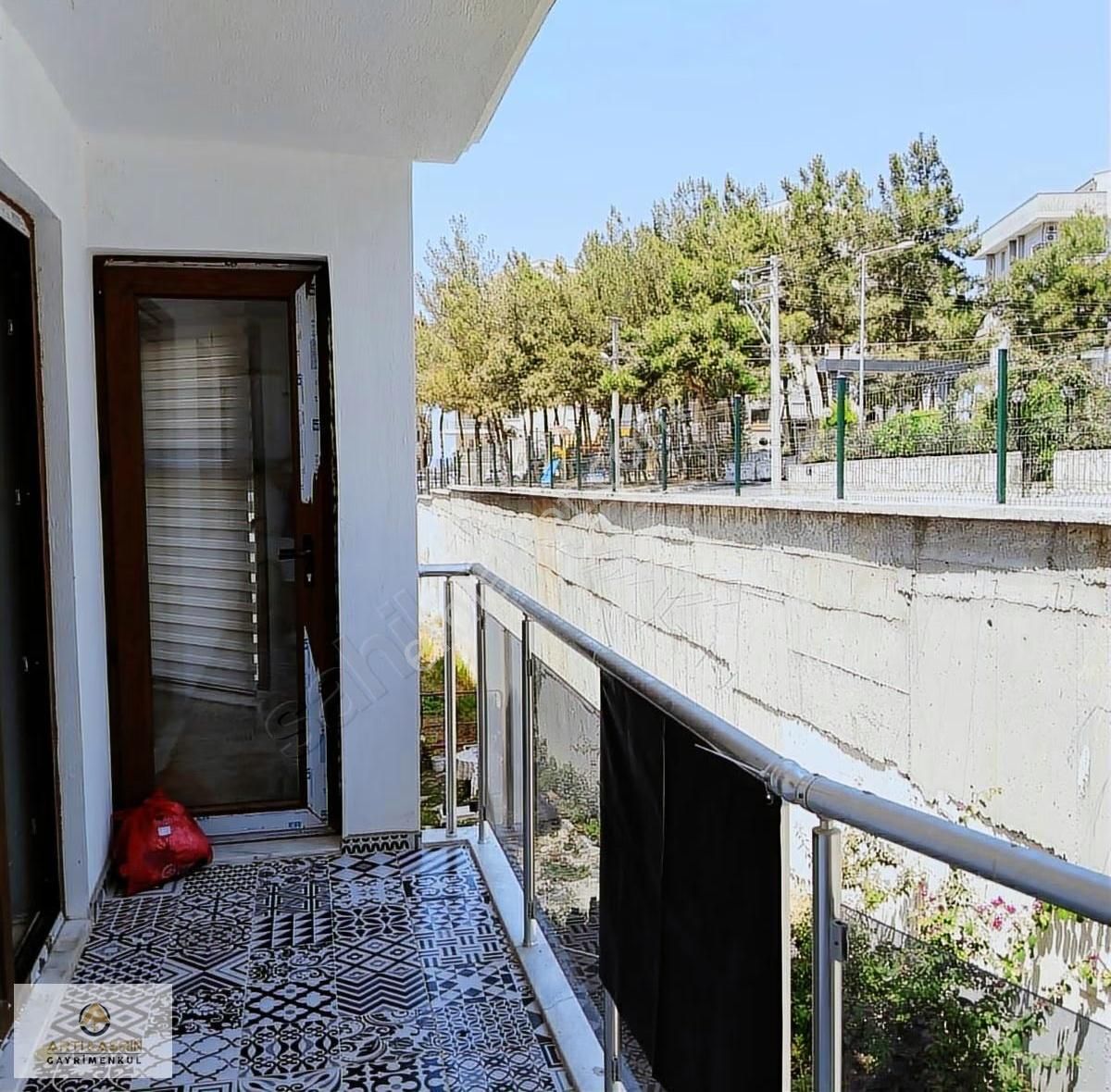 Kuşadası Merkezi Konumda Site İçinde Ara Kat Daire - Görsel 9