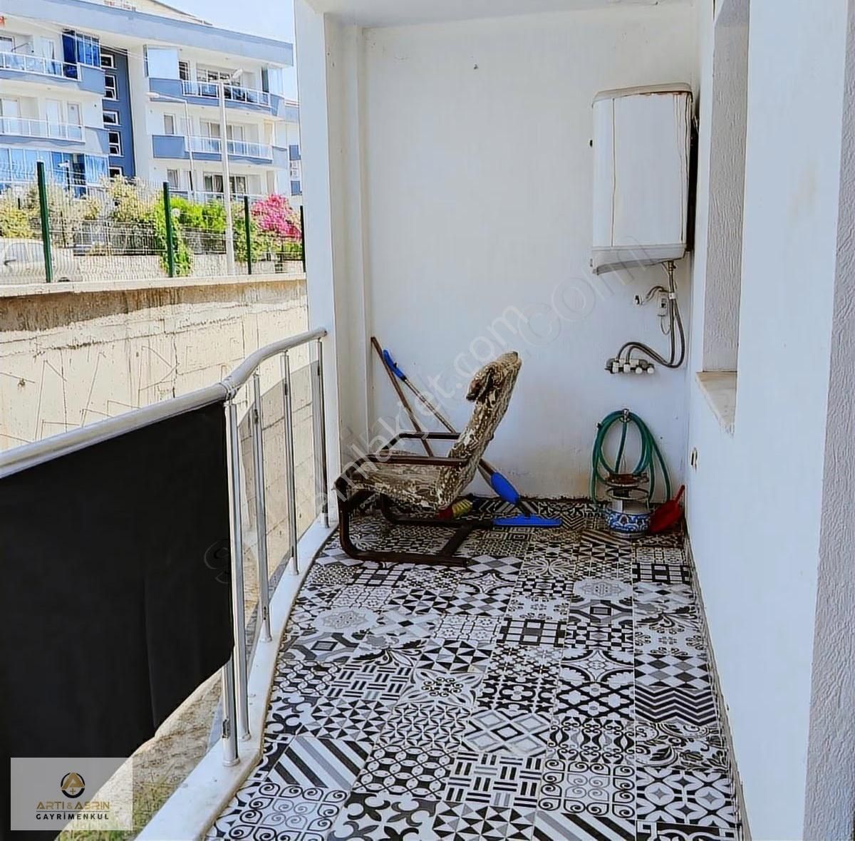 Kuşadası Merkezi Konumda Site İçinde Ara Kat Daire - Görsel 8