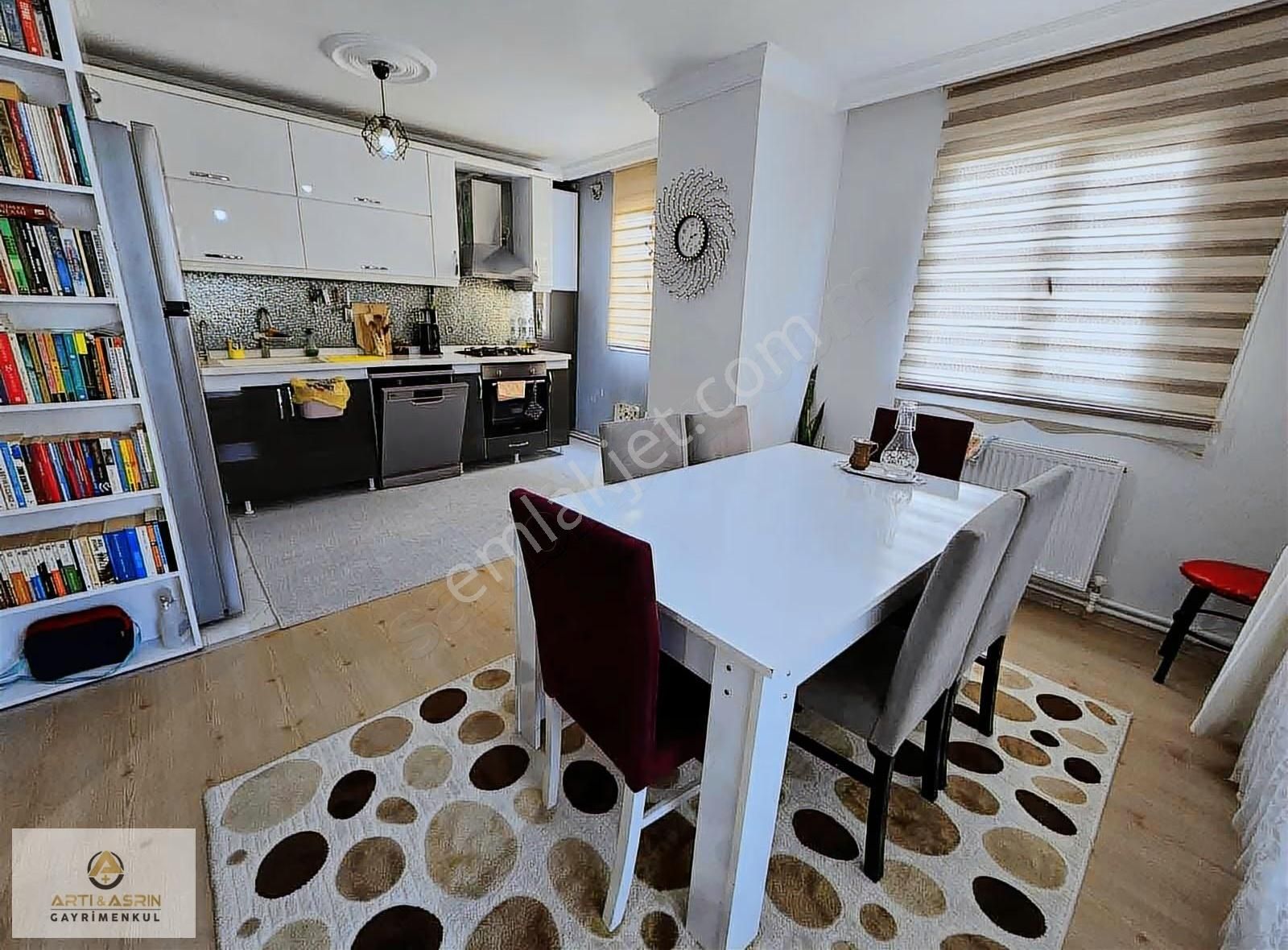 Kuşadası Ege Mahallesinde Çatı Dubleks 5+2 Satılık Daire - Görsel 3