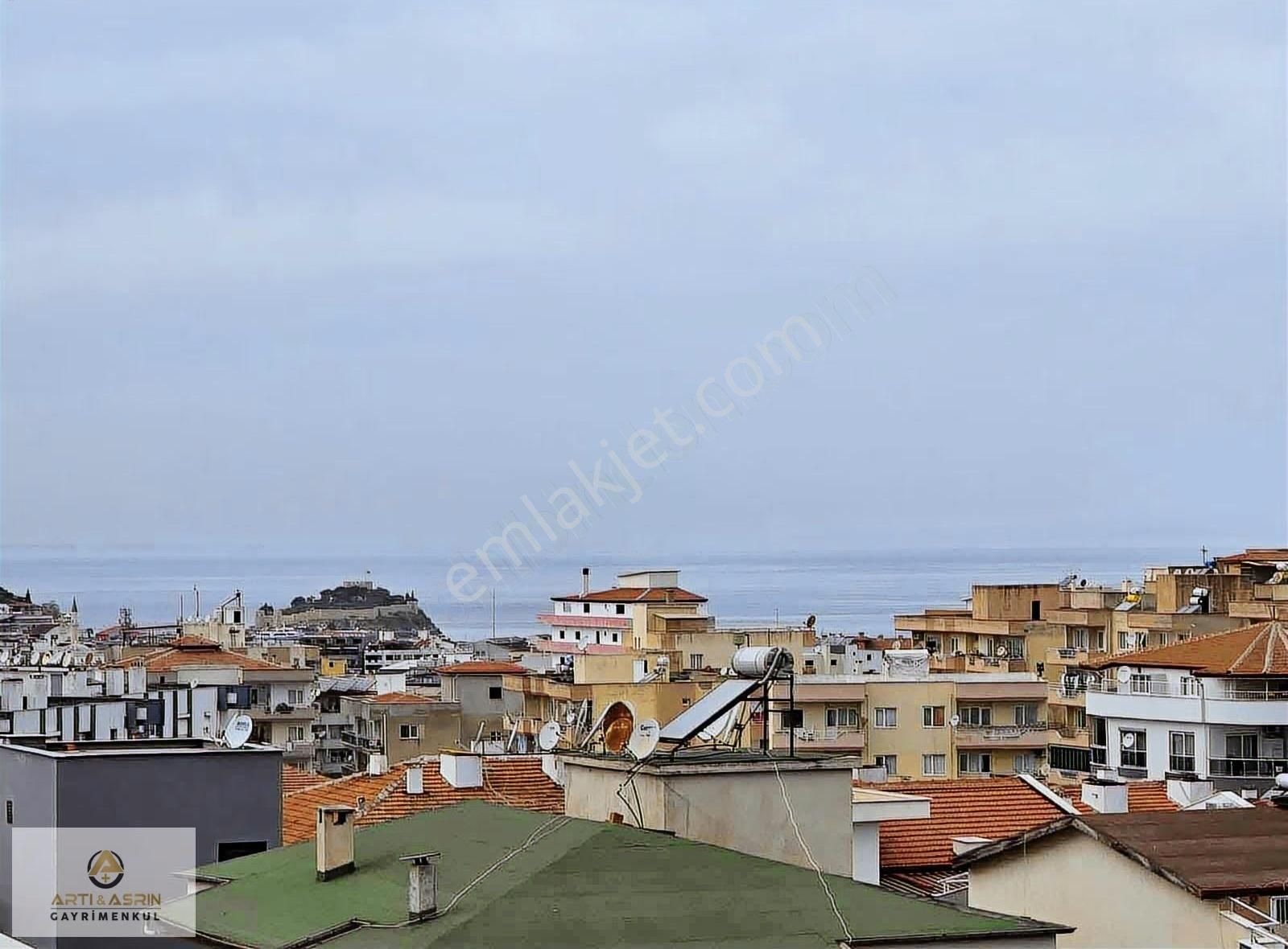 Kuşadası Ege Mahallesinde Çatı Dubleks 5+2 Satılık Daire