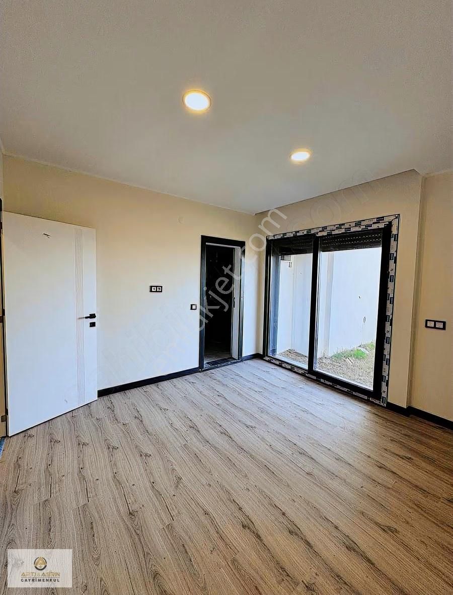 Kuşadasında Deniz Manzaralı Bahçeli Havuzlu Lüx 2+1 Daire - Görsel 17