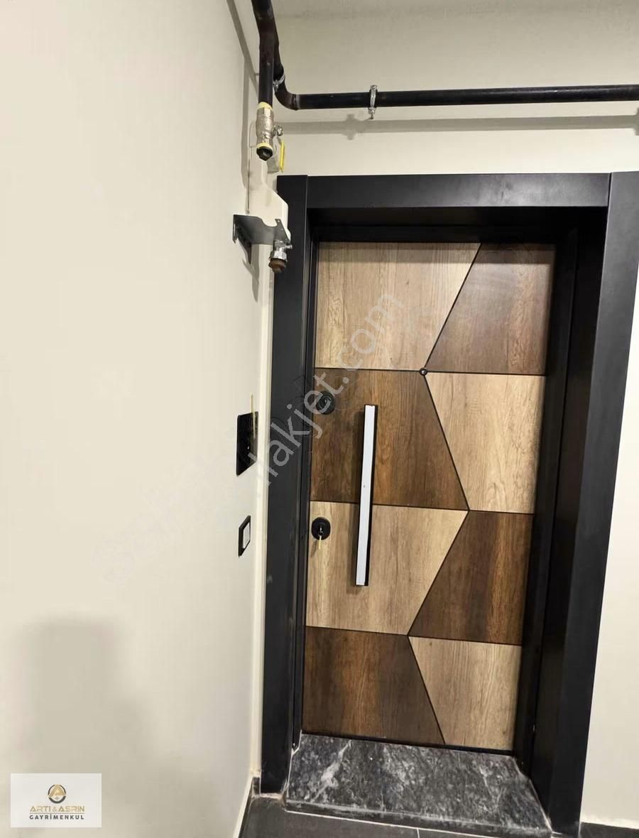 Kuşadasında Deniz Manzaralı Bahçeli Havuzlu Lüx 2+1 Daire - Görsel 9