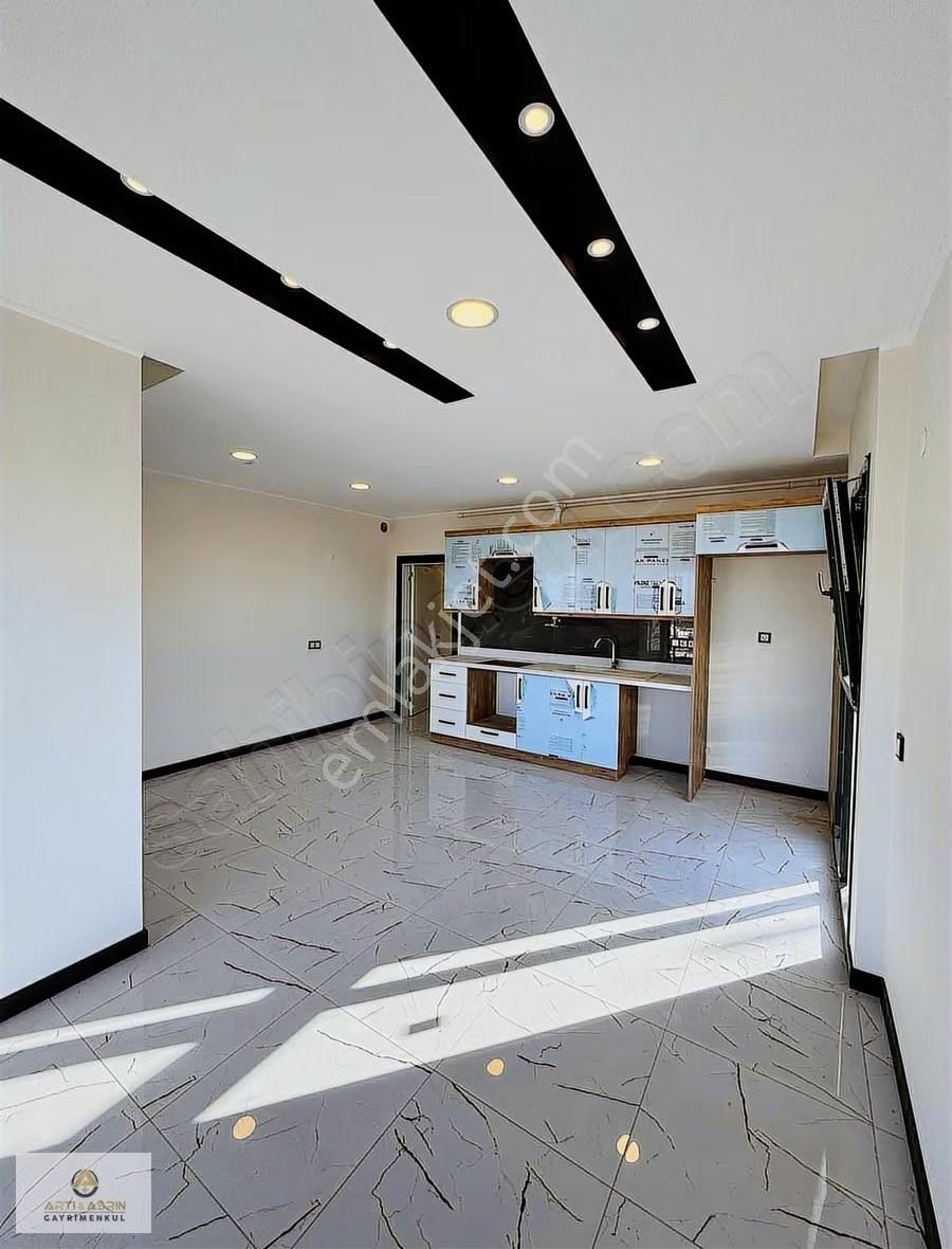 Kuşadasında Deniz Manzaralı Bahçeli Havuzlu Lüx 2+1 Daire - Görsel 21