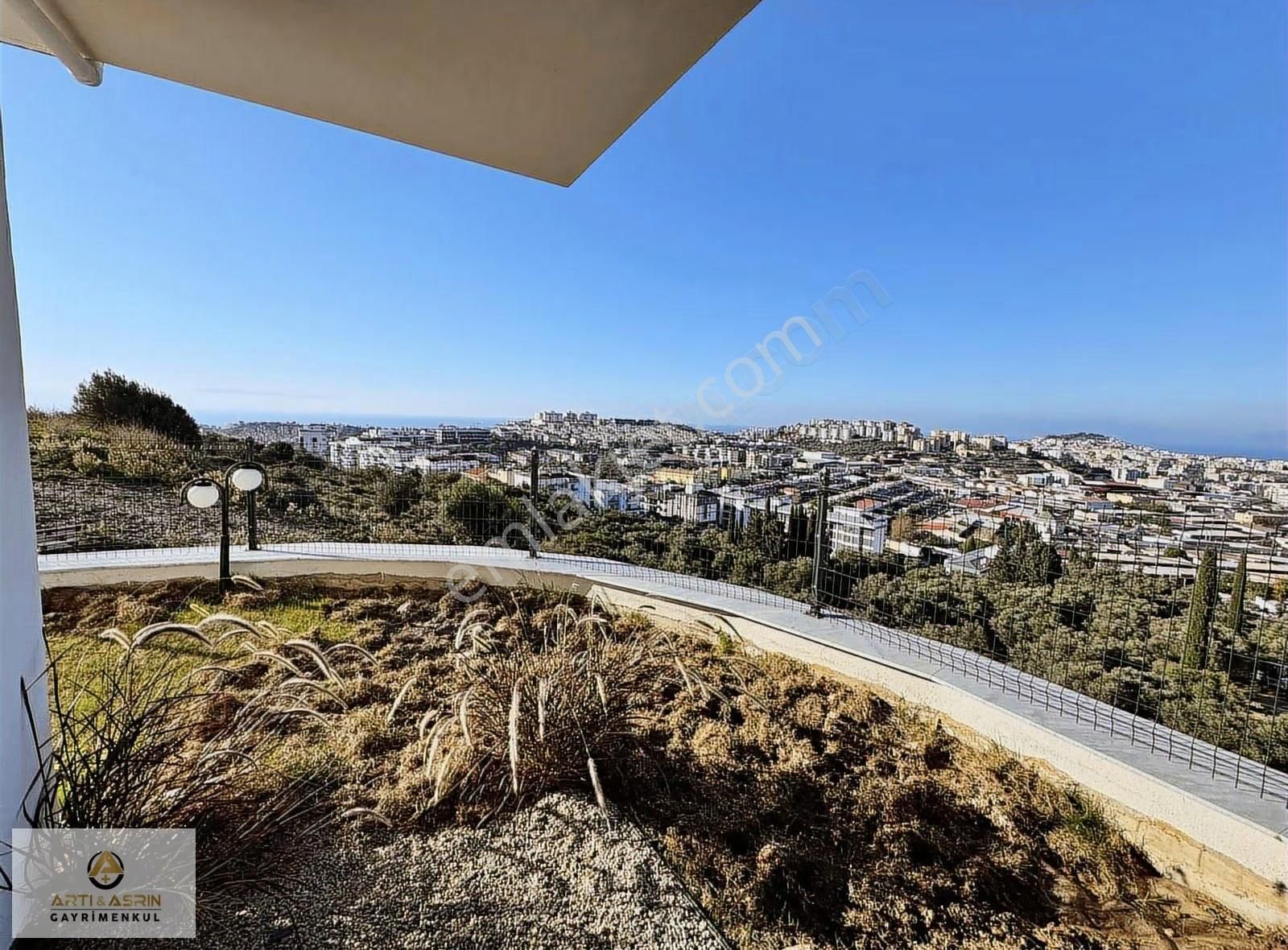 Kuşadasında Deniz Manzaralı Bahçeli Havuzlu Lüx 2+1 Daire - Görsel 4