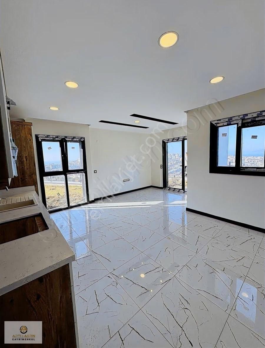 Kuşadasında Deniz Manzaralı Bahçeli Havuzlu Lüx 2+1 Daire - Görsel 24