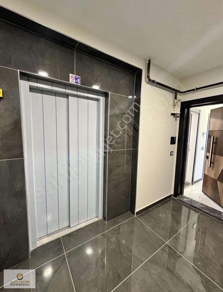 Kuşadasında Deniz Manzaralı Bahçeli Havuzlu Lüx 2+1 Daire - Görsel 13