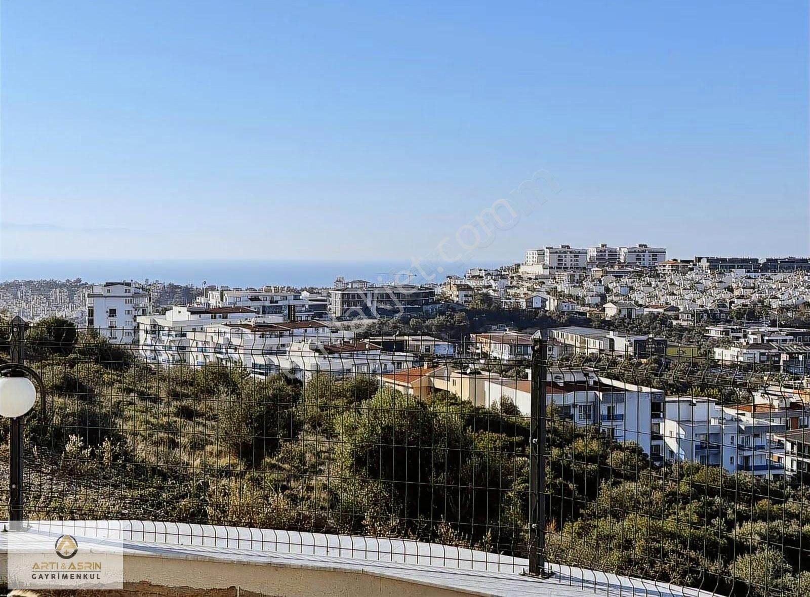 Kuşadasında Deniz Manzaralı Bahçeli Havuzlu Lüx 2+1 Daire - Görsel 11