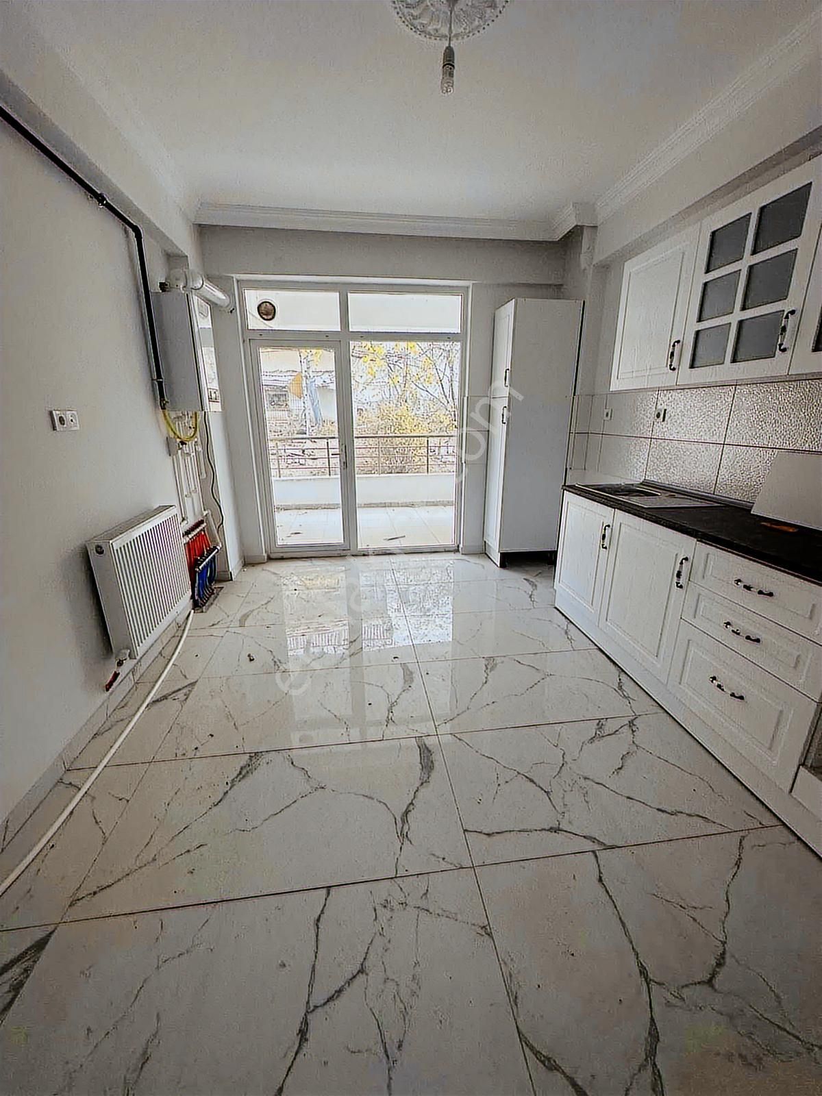 Merkezi Konumda Kapalı Garajlı Satılık 3+1 - Görsel 17