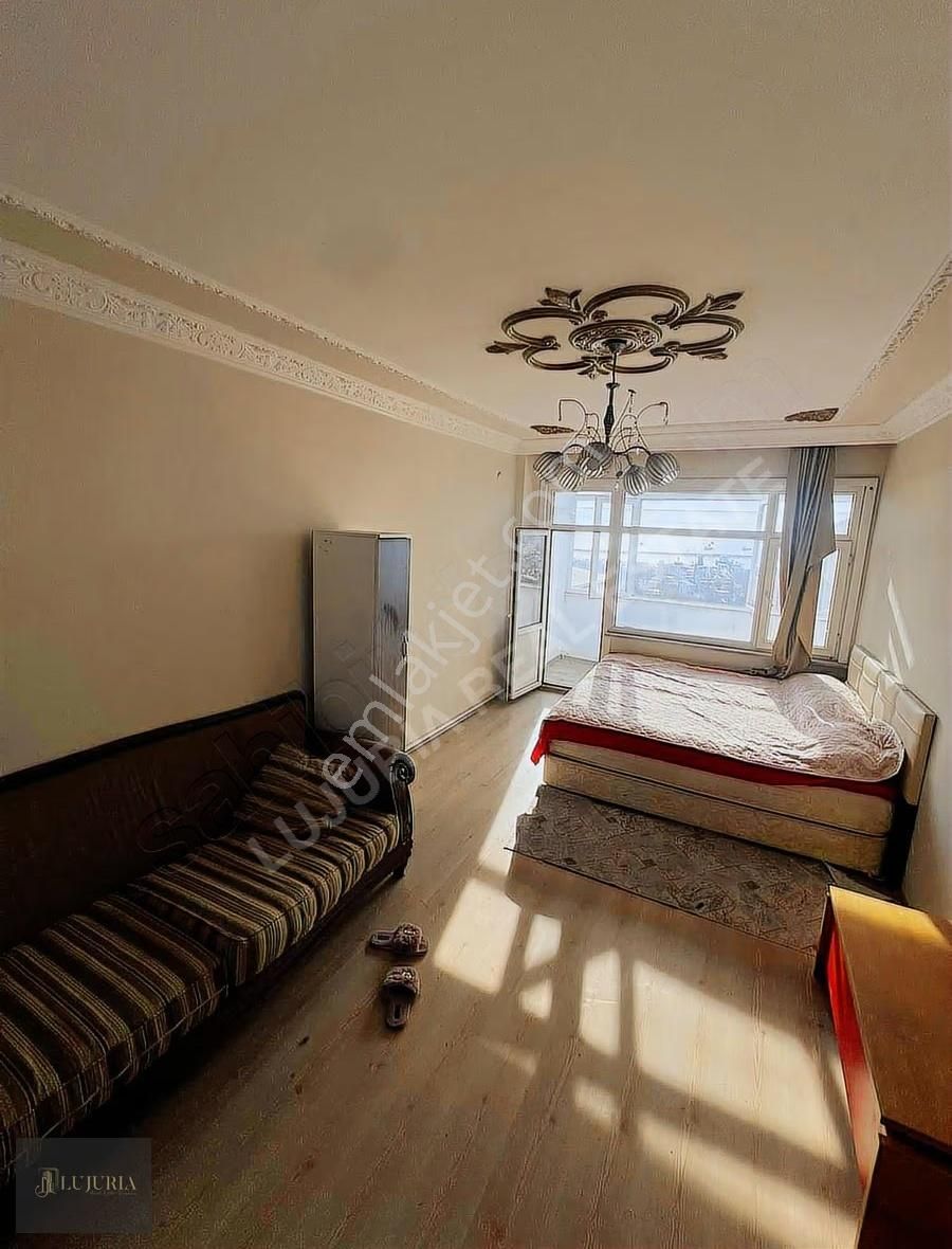 Laleli Nişanca Sokak'ta 4+1 160m2 Satılık Ferah Daire - Görsel 8