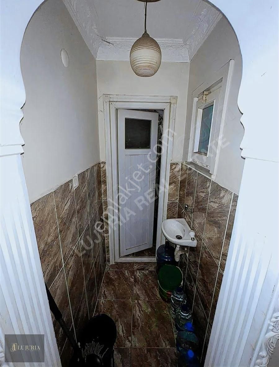 Laleli Nişanca Sokak'ta 4+1 160m2 Satılık Ferah Daire - Görsel 7