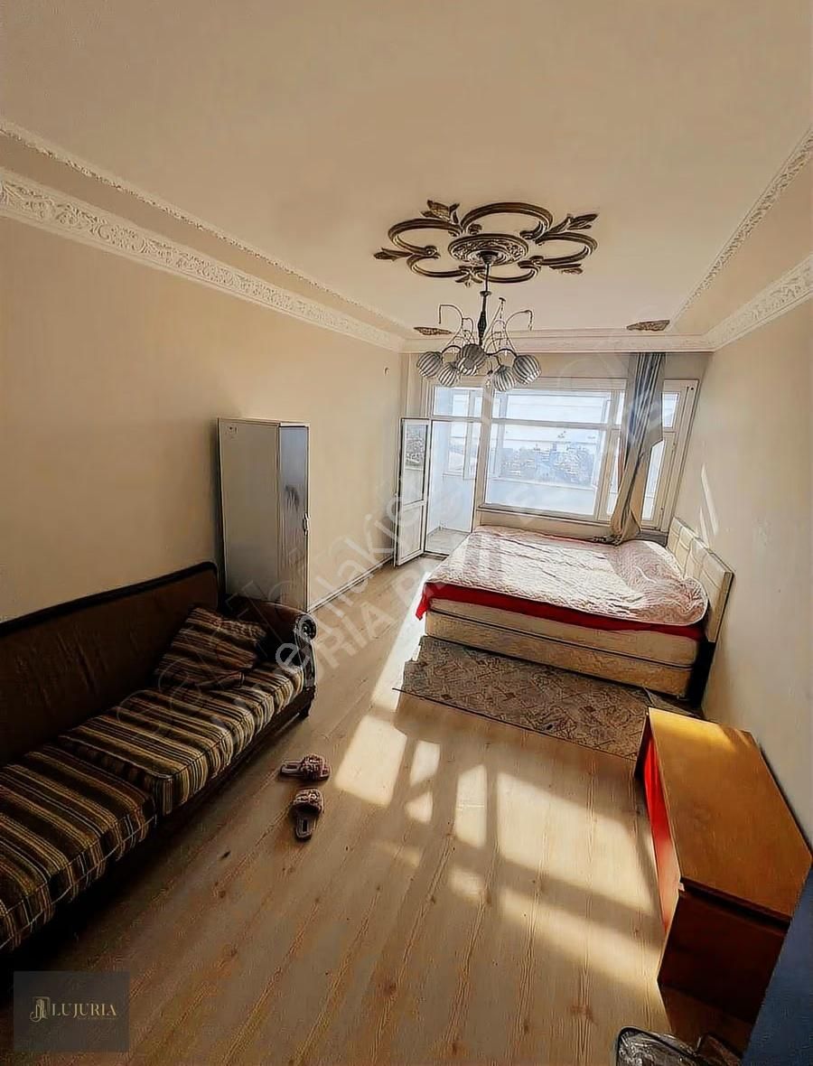 Laleli Nişanca Sokak'ta 4+1 160m2 Satılık Ferah Daire - Görsel 6