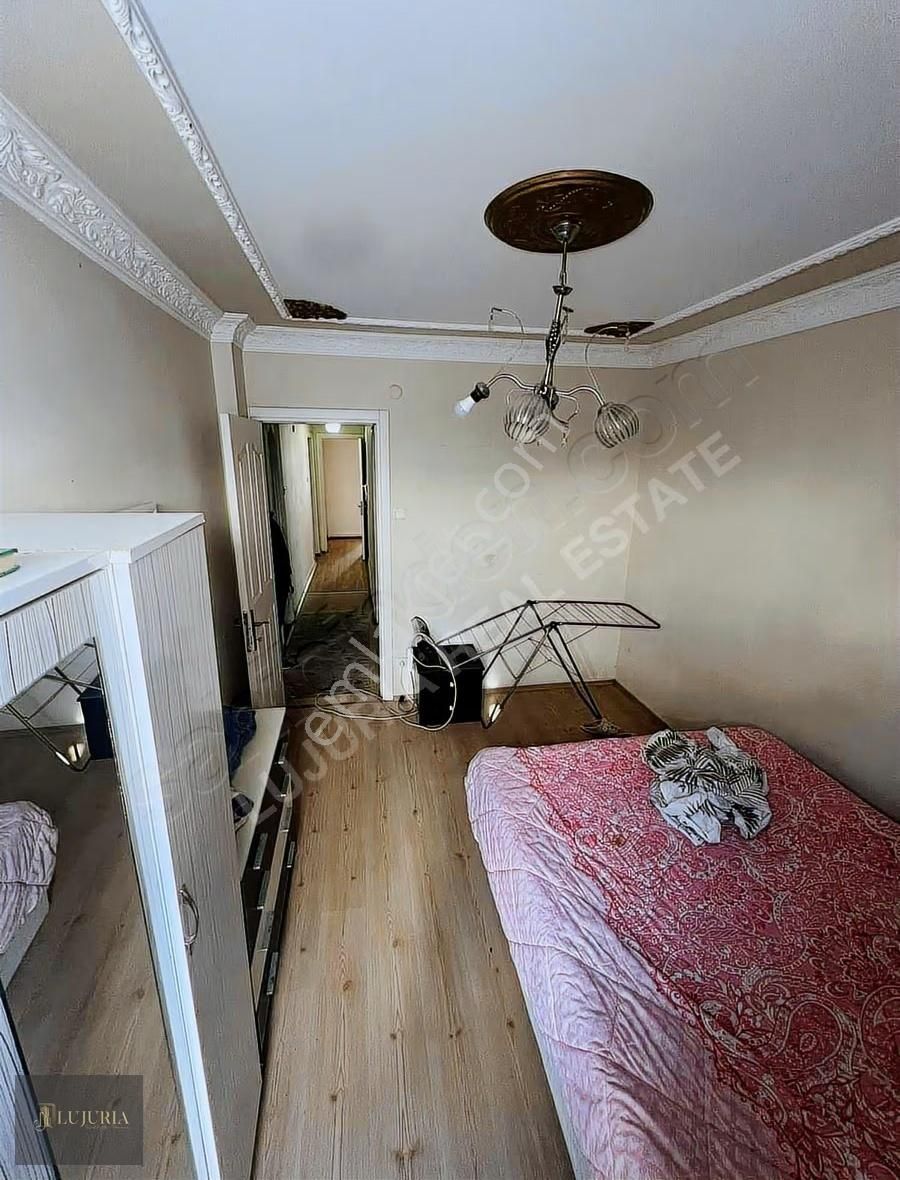 Laleli Nişanca Sokak'ta 4+1 160m2 Satılık Ferah Daire - Görsel 12