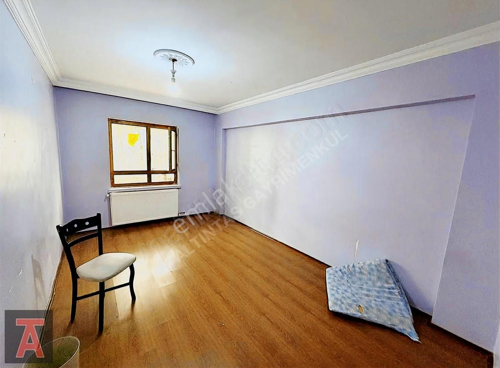 Alsancak Mah'de Cadde Yakını Yapılı Balkonlu 2+1 Y.giriş - Görsel 3