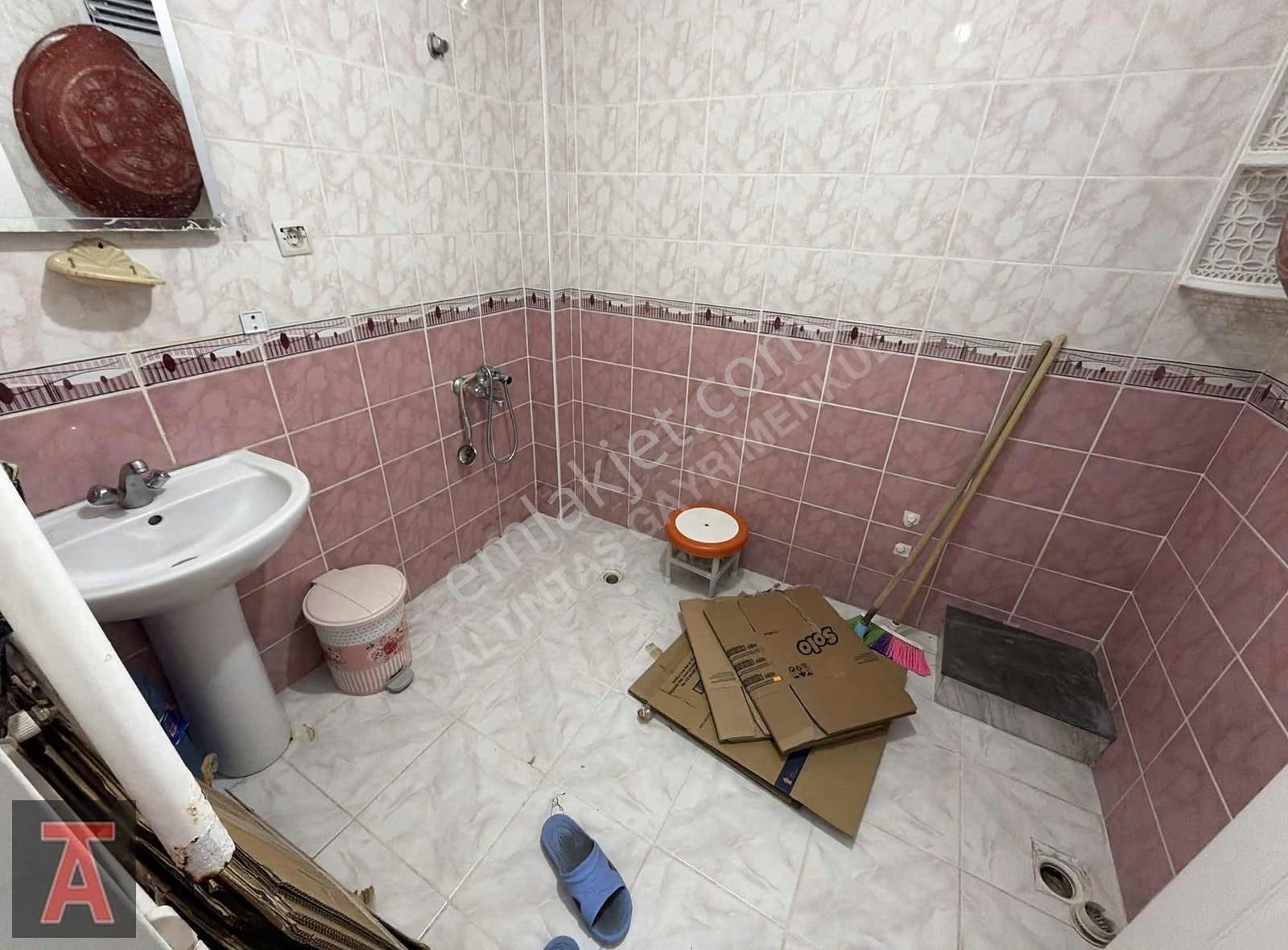 Alsancak Mah'de Cadde Yakını Yapılı Balkonlu 2+1 Y.giriş - Görsel 11