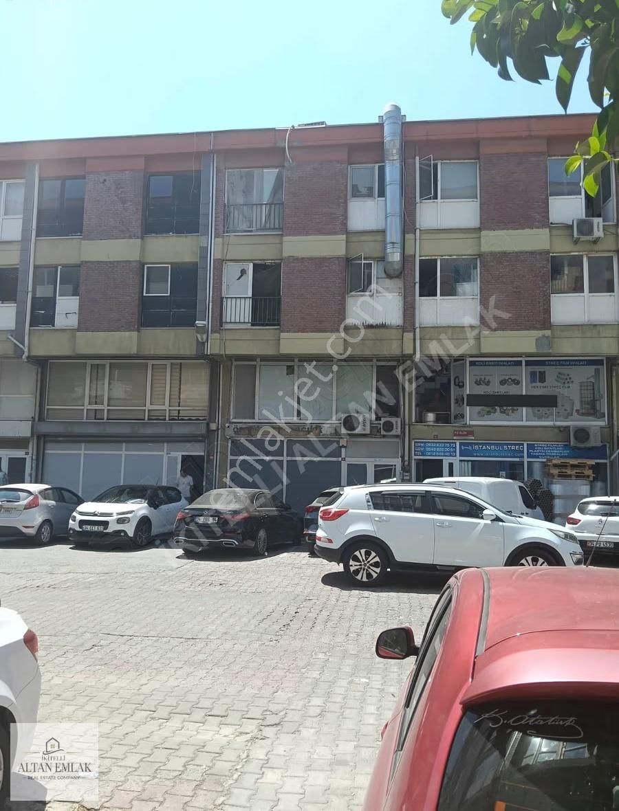 Triko Center De Satılık 300 M2(çiftli) İşyeri