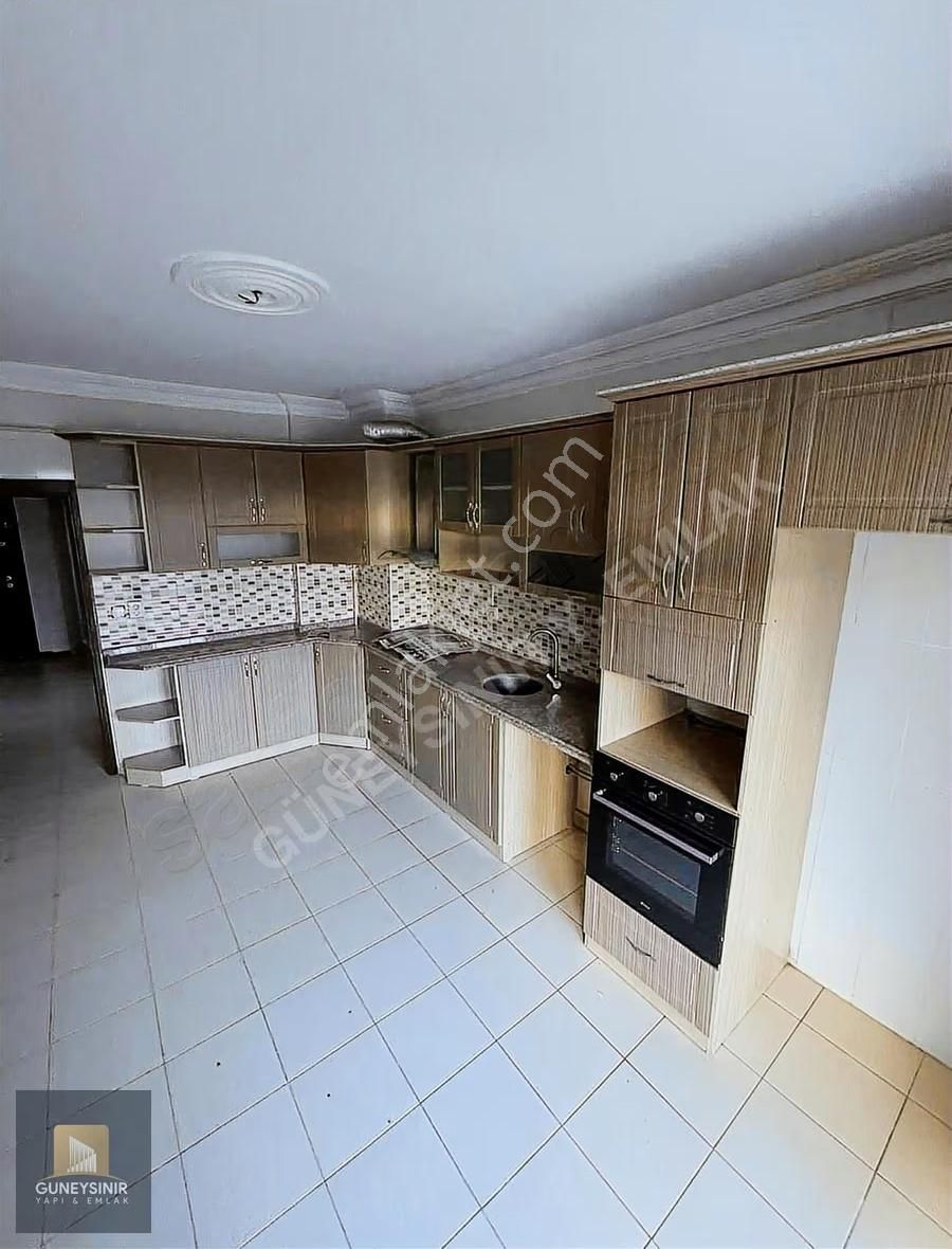 Fetih Cad. Cephe Tek Blok Geniş 3+1