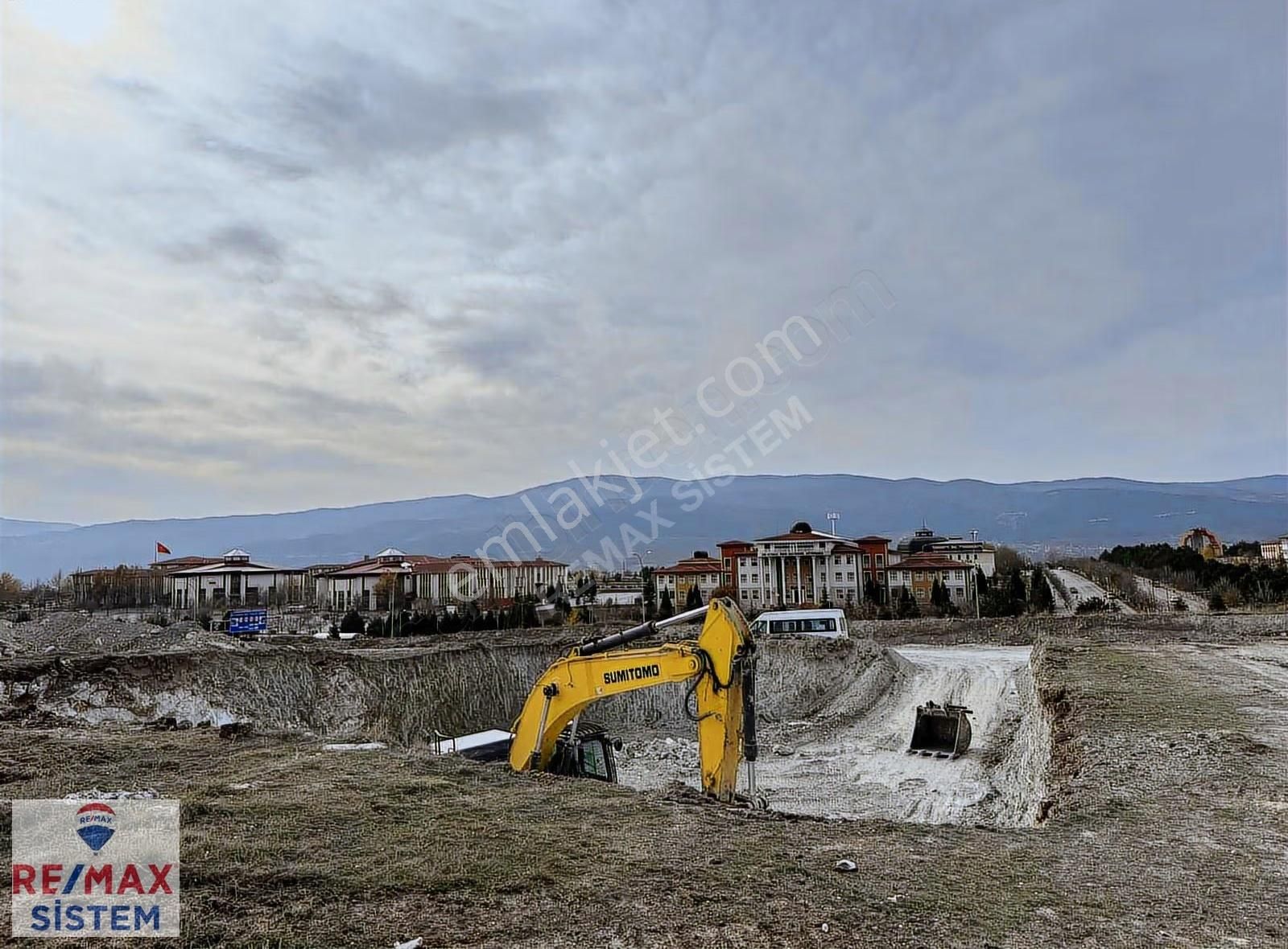 Kütahya Üniversitesi Karşısı 2675 M2 Satılık Güney Cepheli Arsa - Görsel 3