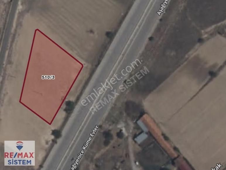 *dazkırı Esentepe'de Ana Yol Üstü, 3.610 M² İmarlı Arsa*