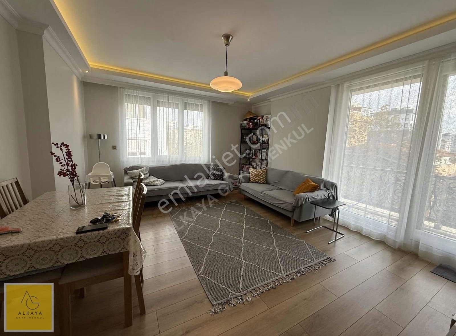 Alkaya'dan Suadiye'de Satılık 2+1 Daire Balkonlu Ara Kat