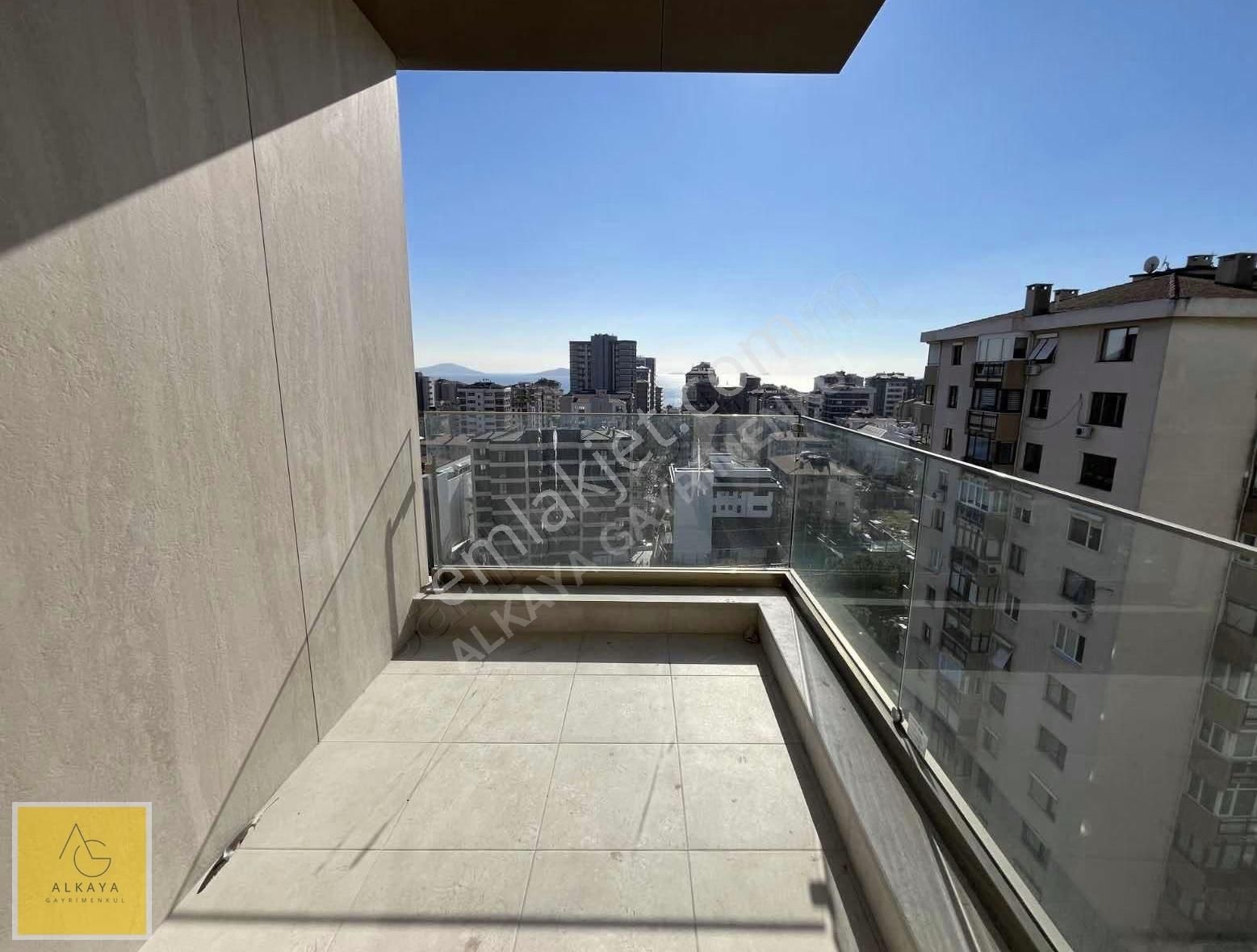 Alkaya'dan Suadiye'de Satılık 3+1 Boş Daire / Deniz Manzaralı