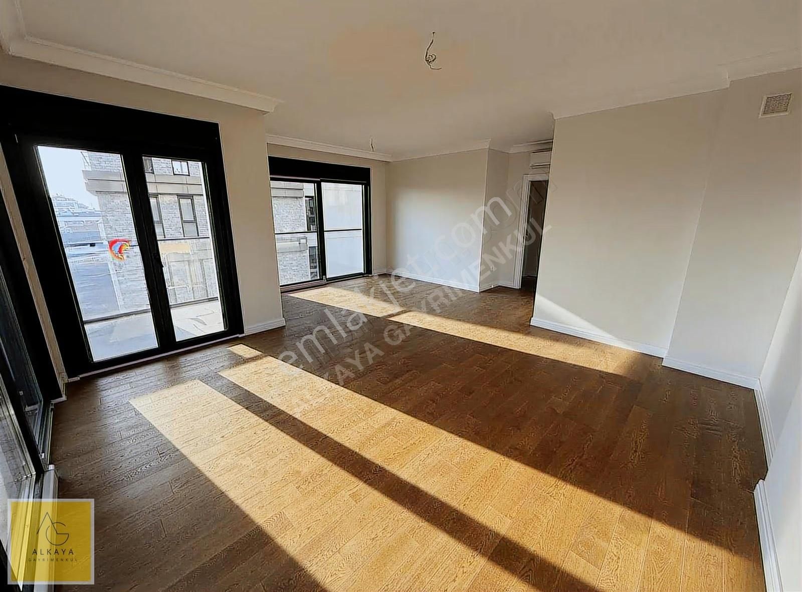 Suadiye Noter Sokak'ta Satılık 3+1 Balkonlu 105m² Net Daire - Görsel 35